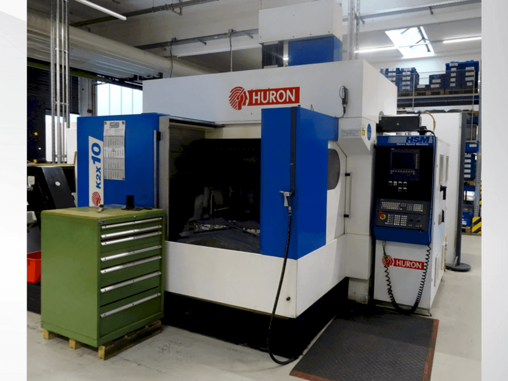 Вид станка Huron K2X 10 спереди