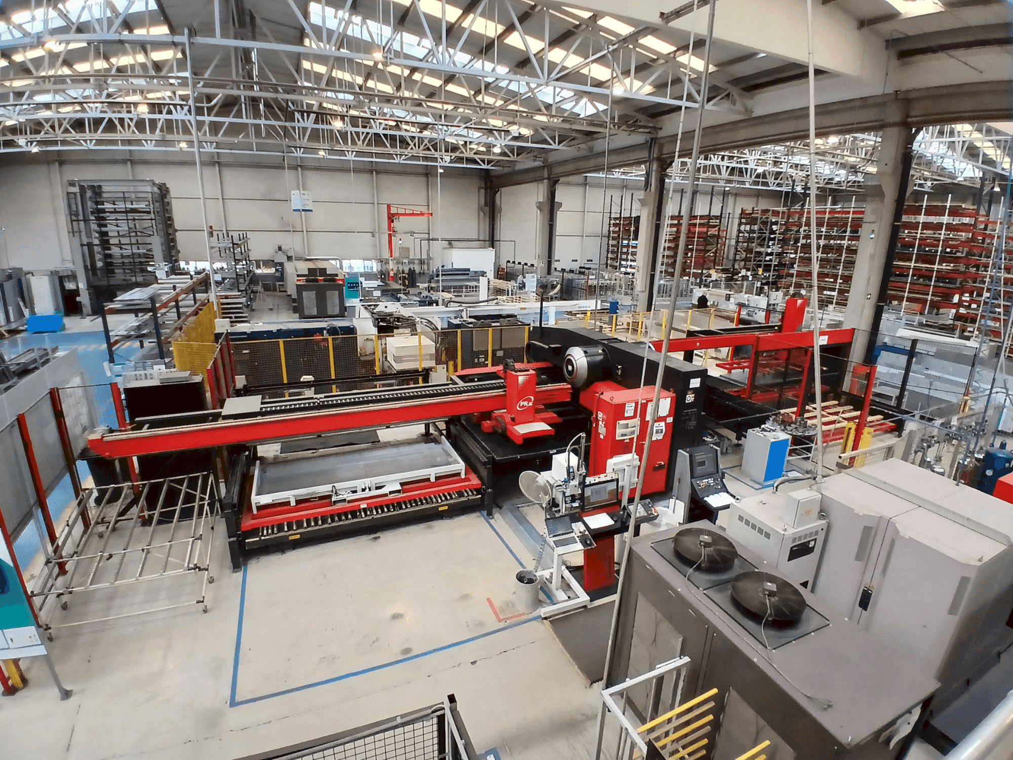 Вид станка AMADA EMZ 3612 M2 спереди