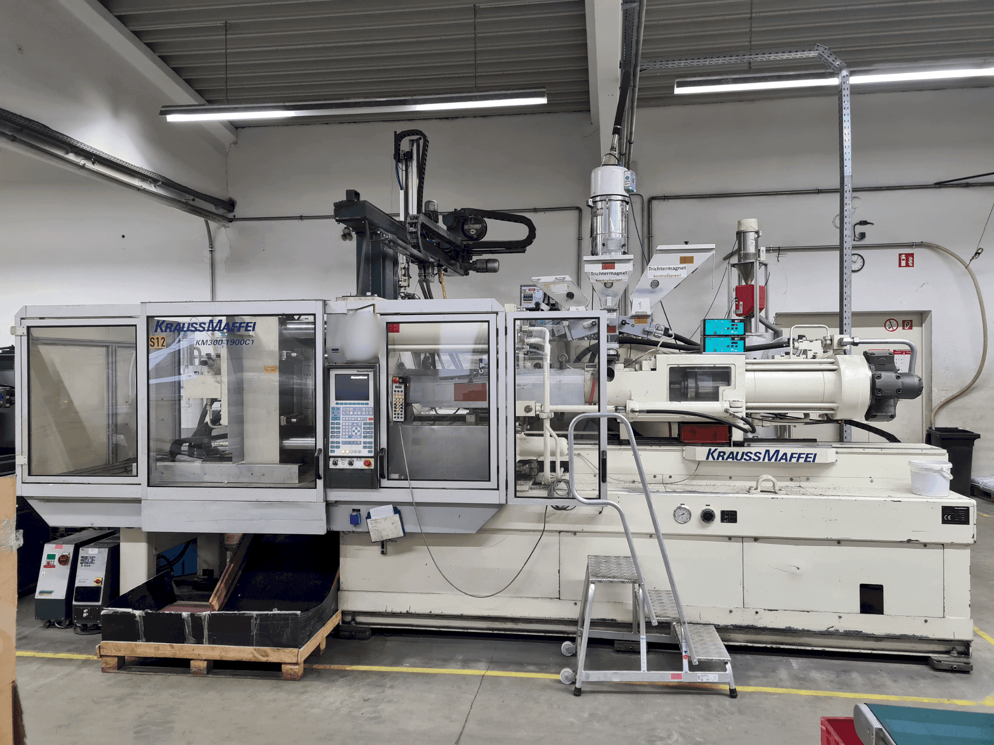 Вид станка Krauss Maffei 300-1900 C1 спереди