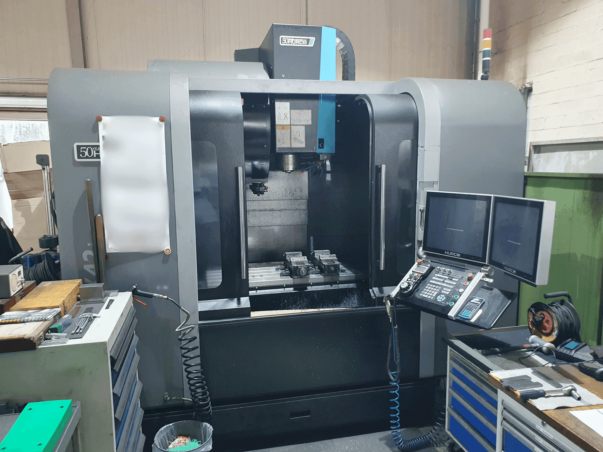 Вид станка Hurco VMX42i спереди