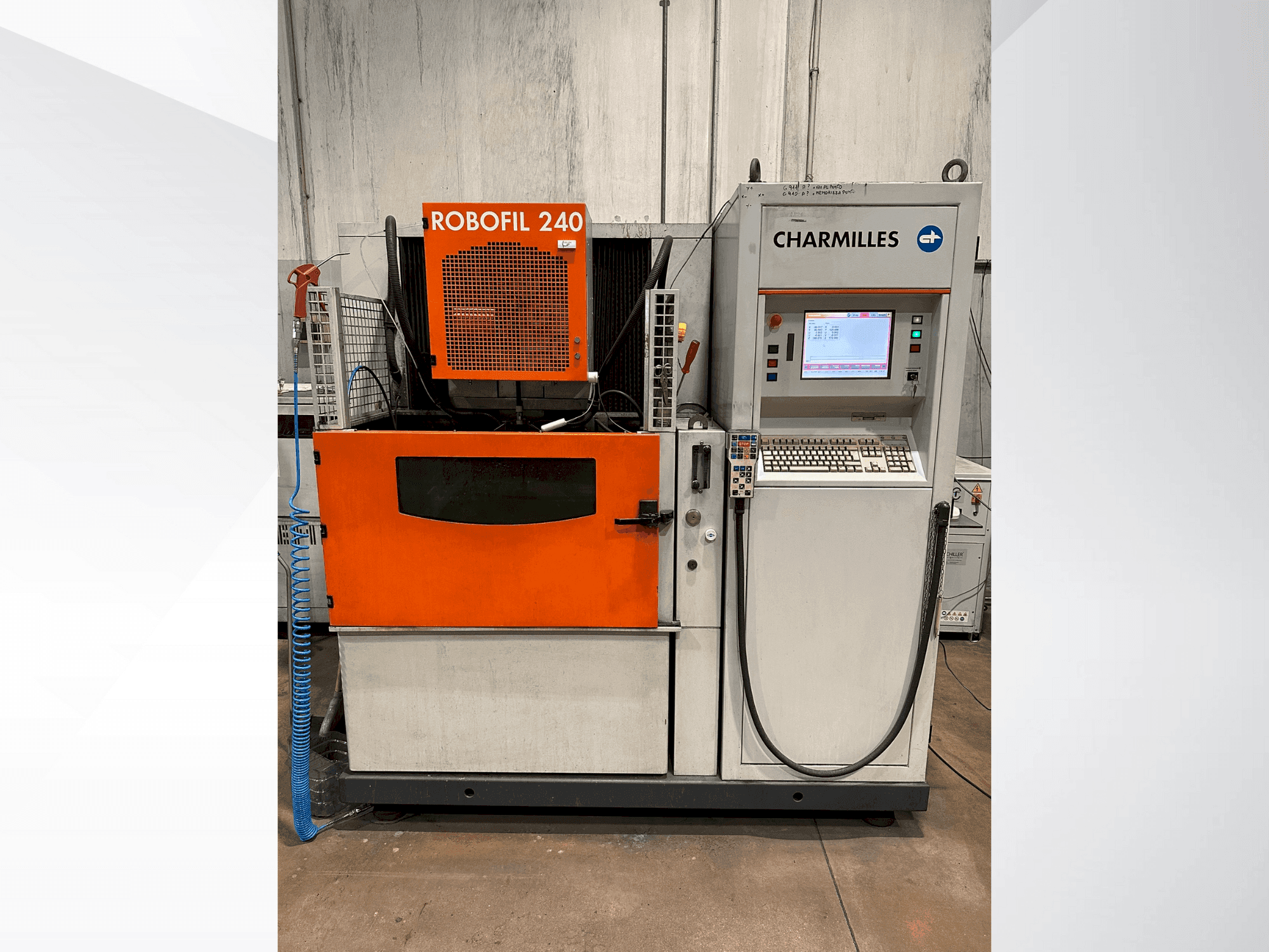 Вид станка CHARMILLES Robofil 240 спереди