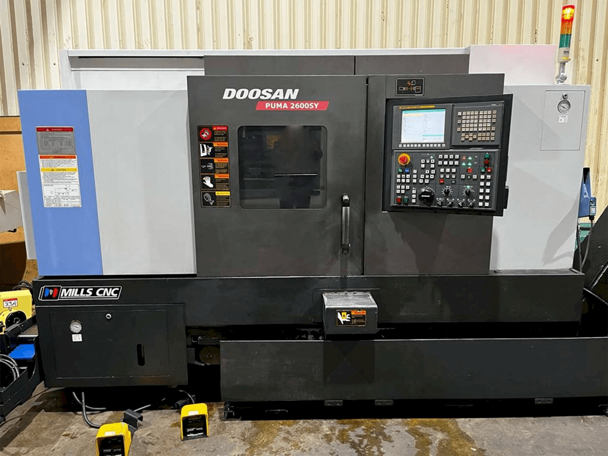 Вид станка Doosan Puma 2600SY спереди