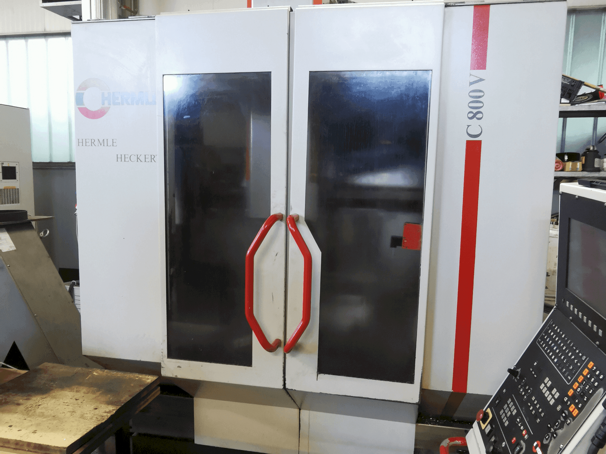 Вид станка HERMLE C 800 V спереди