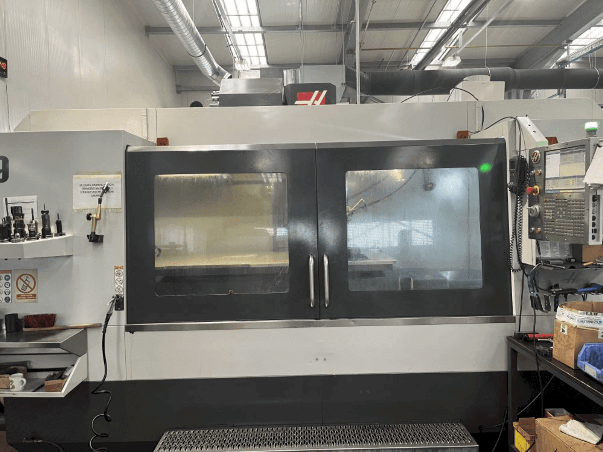 Вид станка HAAS Vf- 9/40 спереди