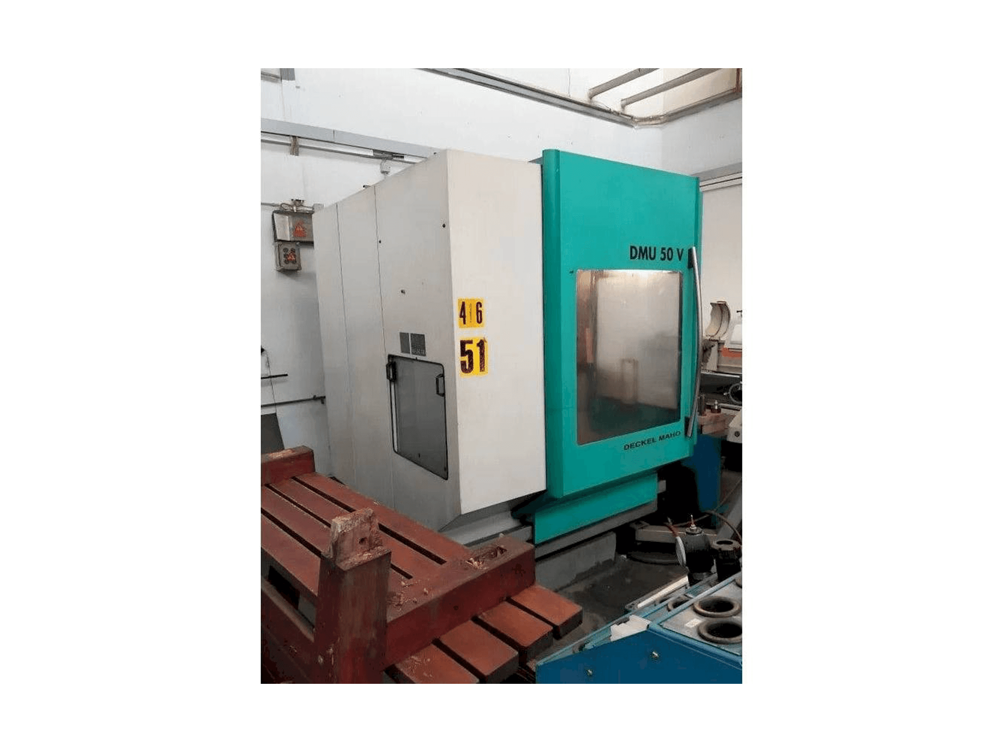 Вид станка с DECKEL MAHO DMU 50 V правой стороны