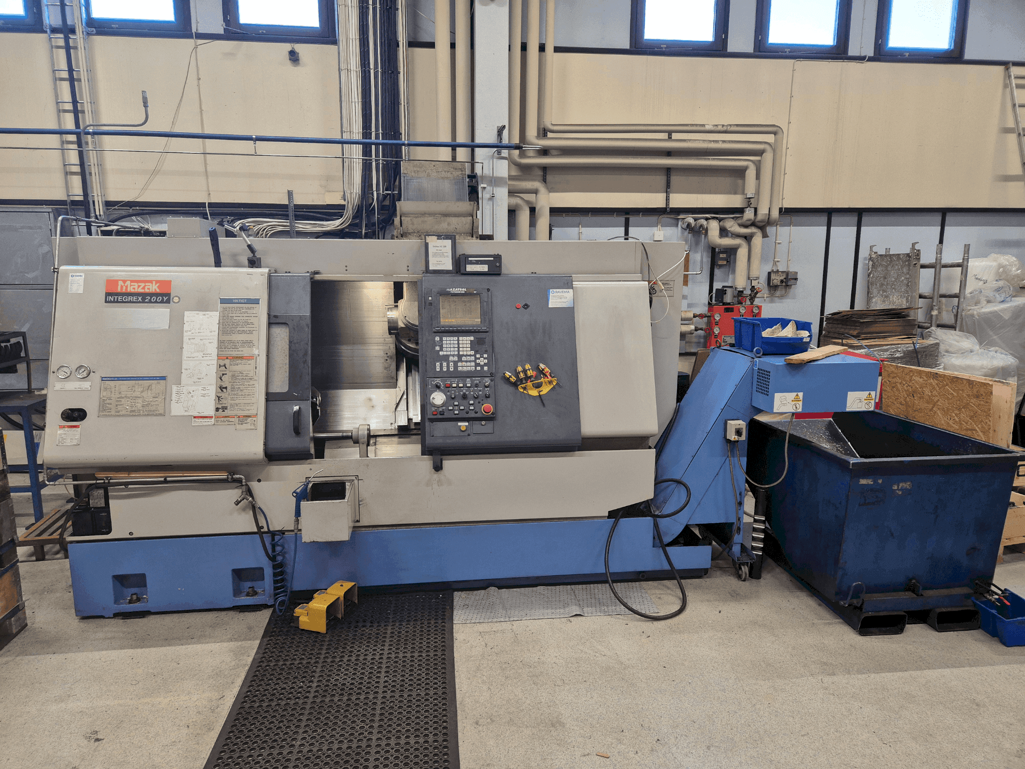 Вид станка Mazak Integrex 200Y спереди