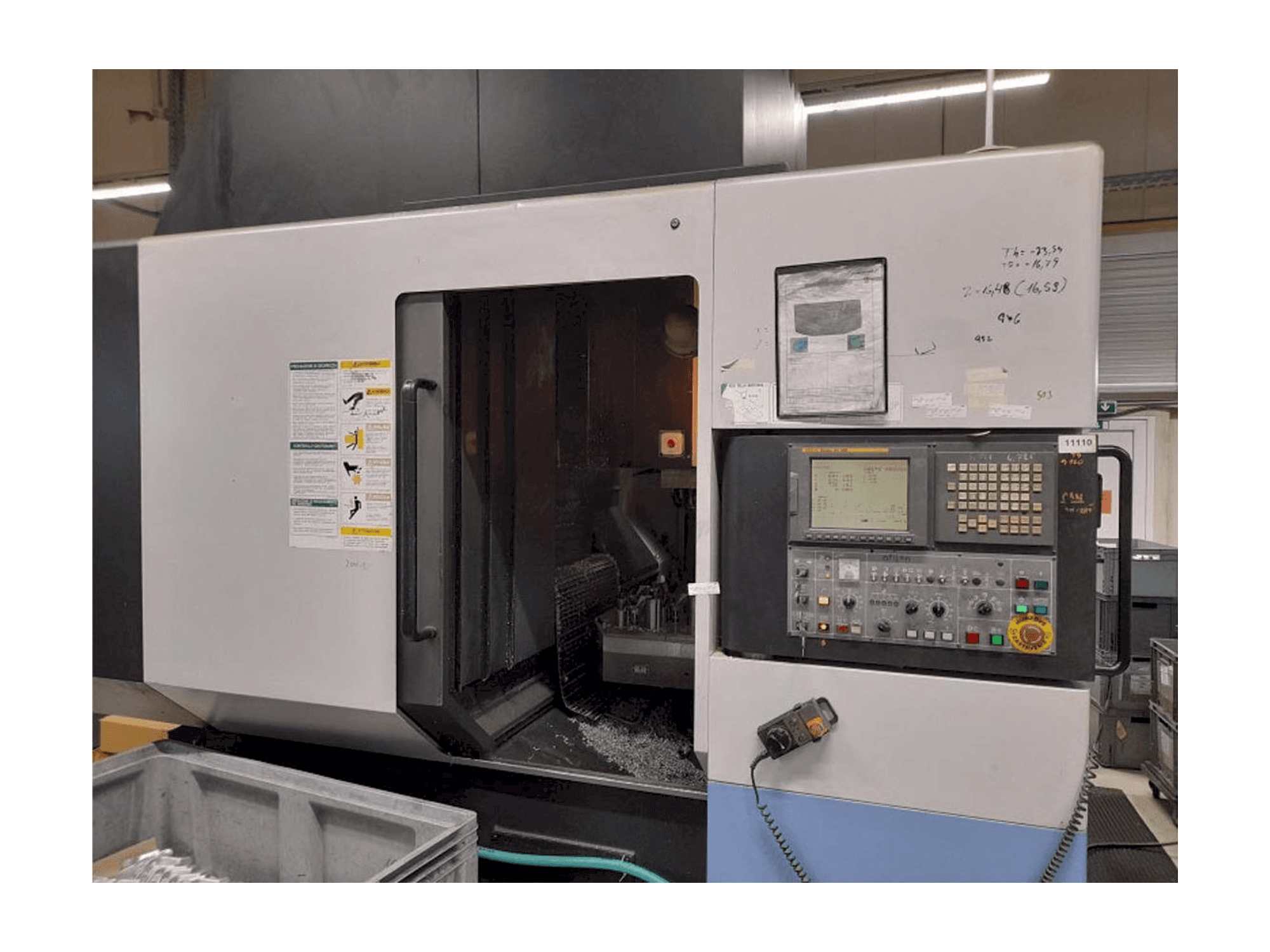 Вид станка Doosan VC 500 спереди