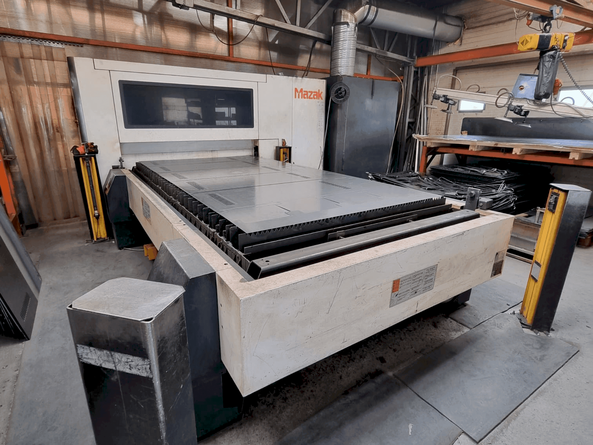 Вид станка Mazak OPTIPLEX 3015 FIBER II спереди