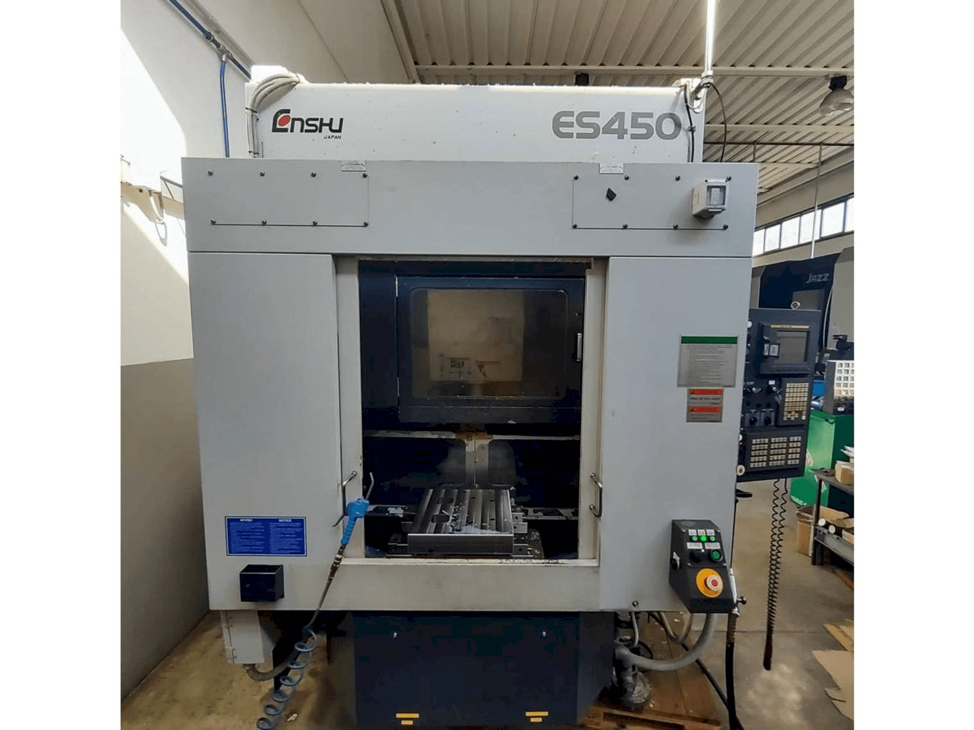 Вид станка Enshu ES450 спереди