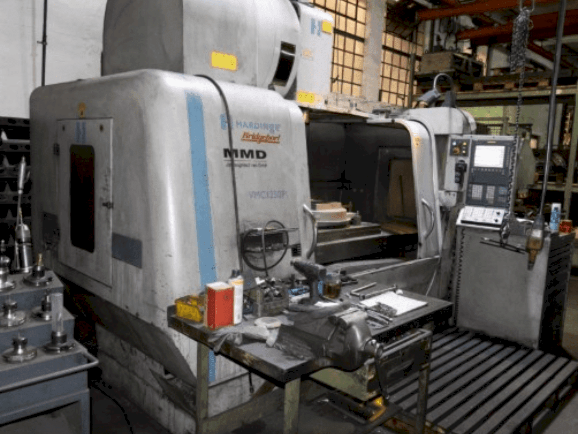 Вид станка Hardinge Bridgeport MMD VMC1250 P3 спереди