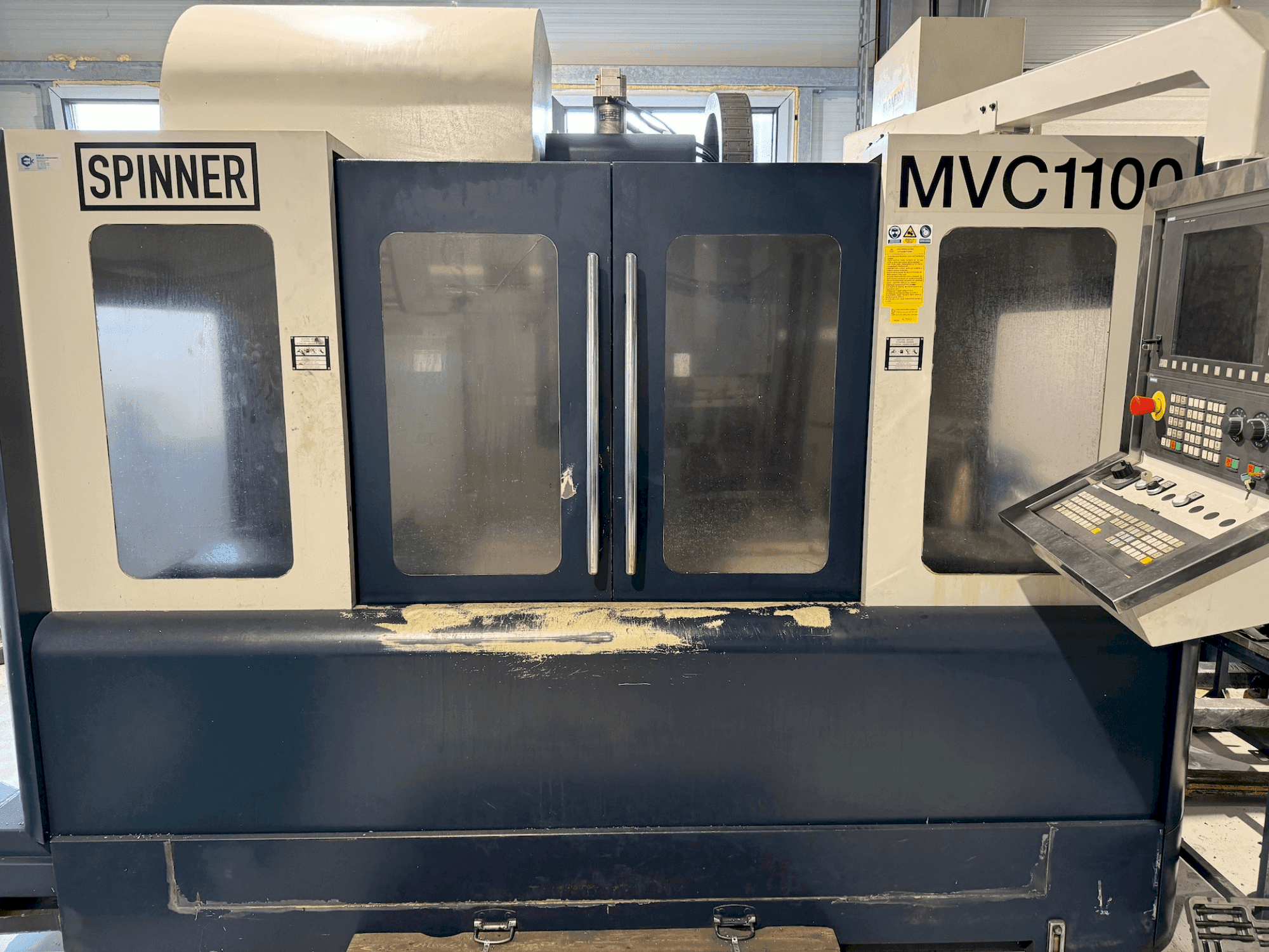 Вид станка SPINNER SPINNER VMC 1100 спереди