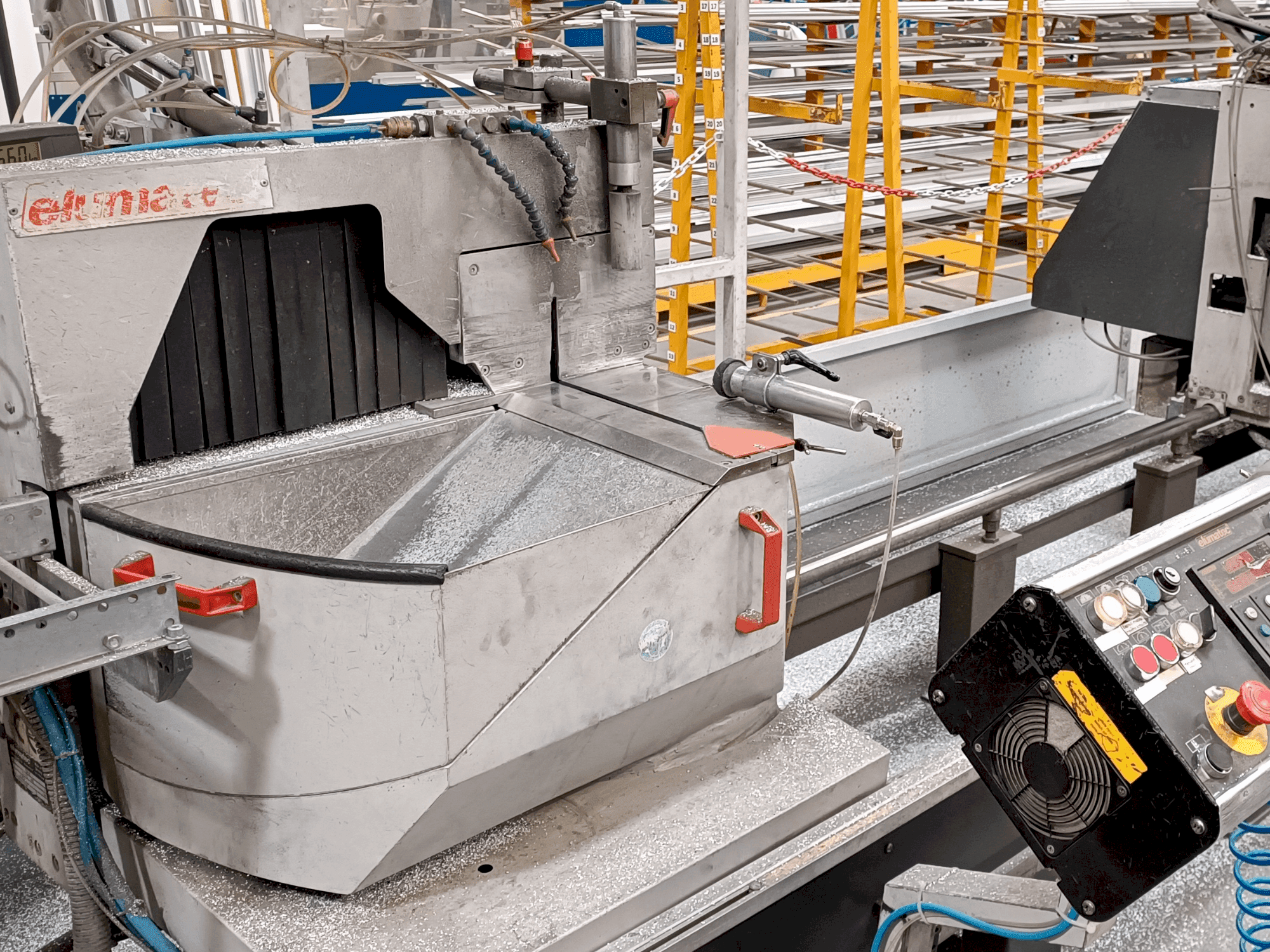 Вид станка Elumatec DG 104/02 E255 спереди