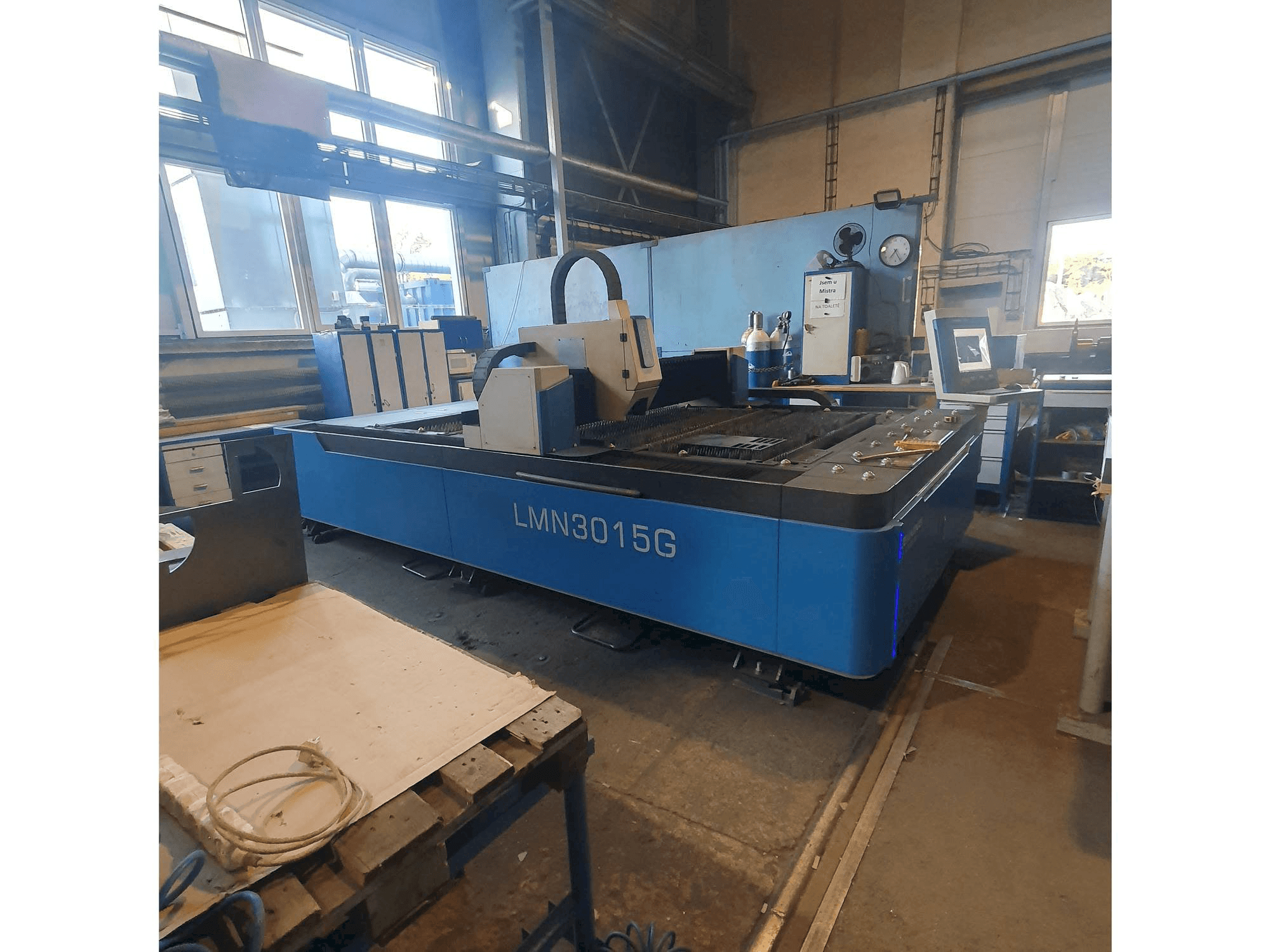 Вид станка Leiming LMN3015G спереди