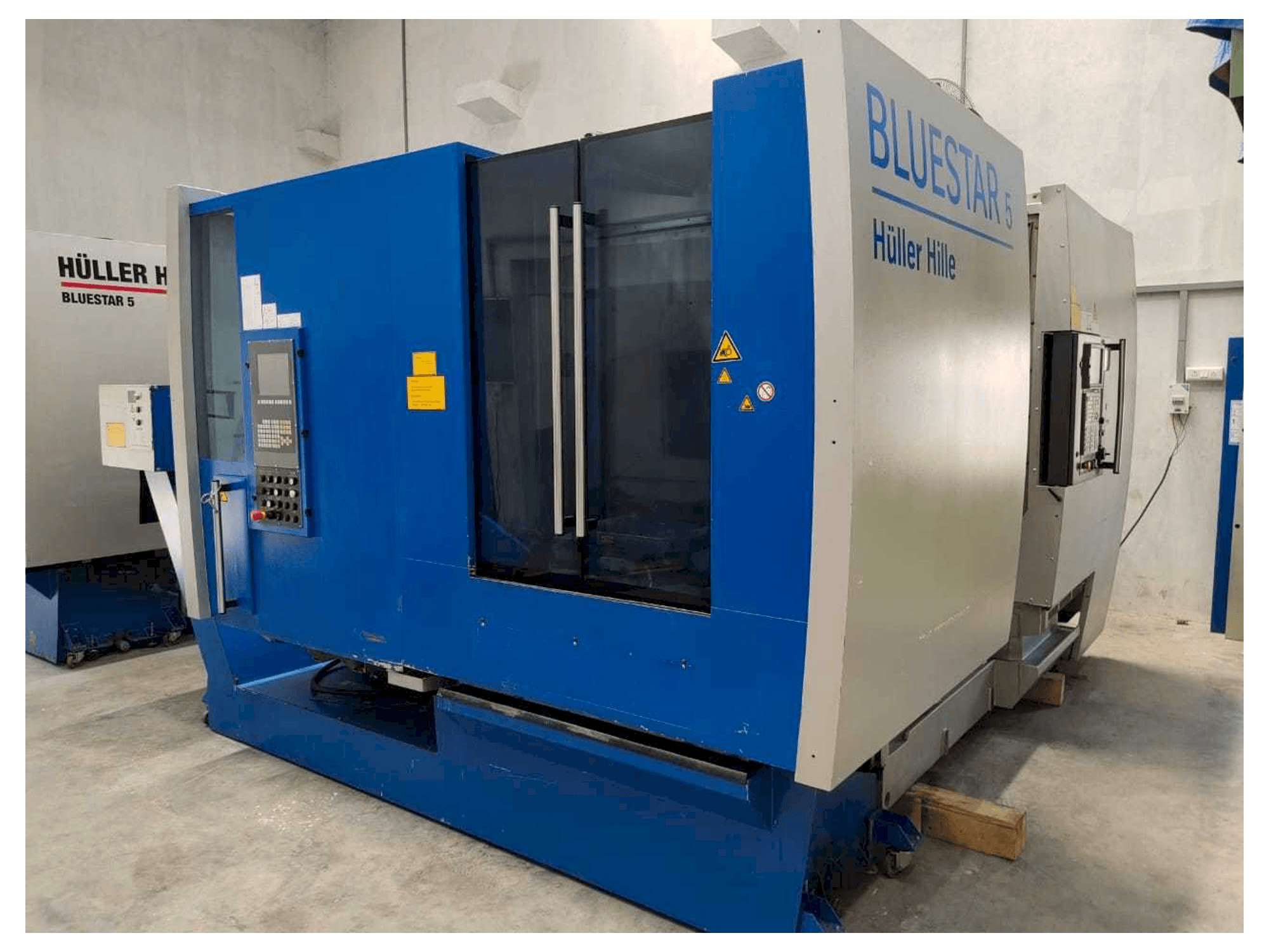 Вид станка Hueller Hille Bluestar 5 спереди