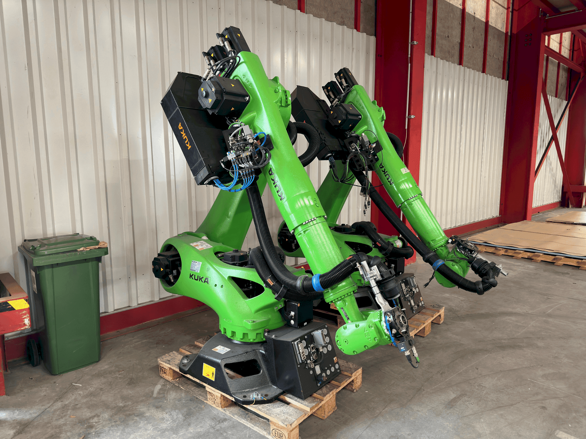 Вид станка KUKA KR 90 R3700 prime K спереди