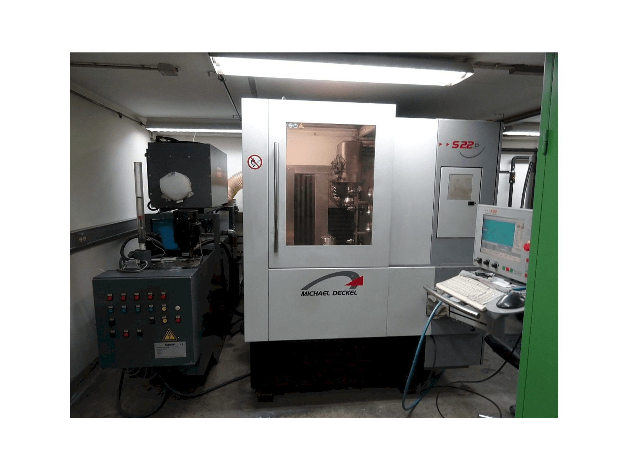 Вид станка Michael Deckel S22 P спереди