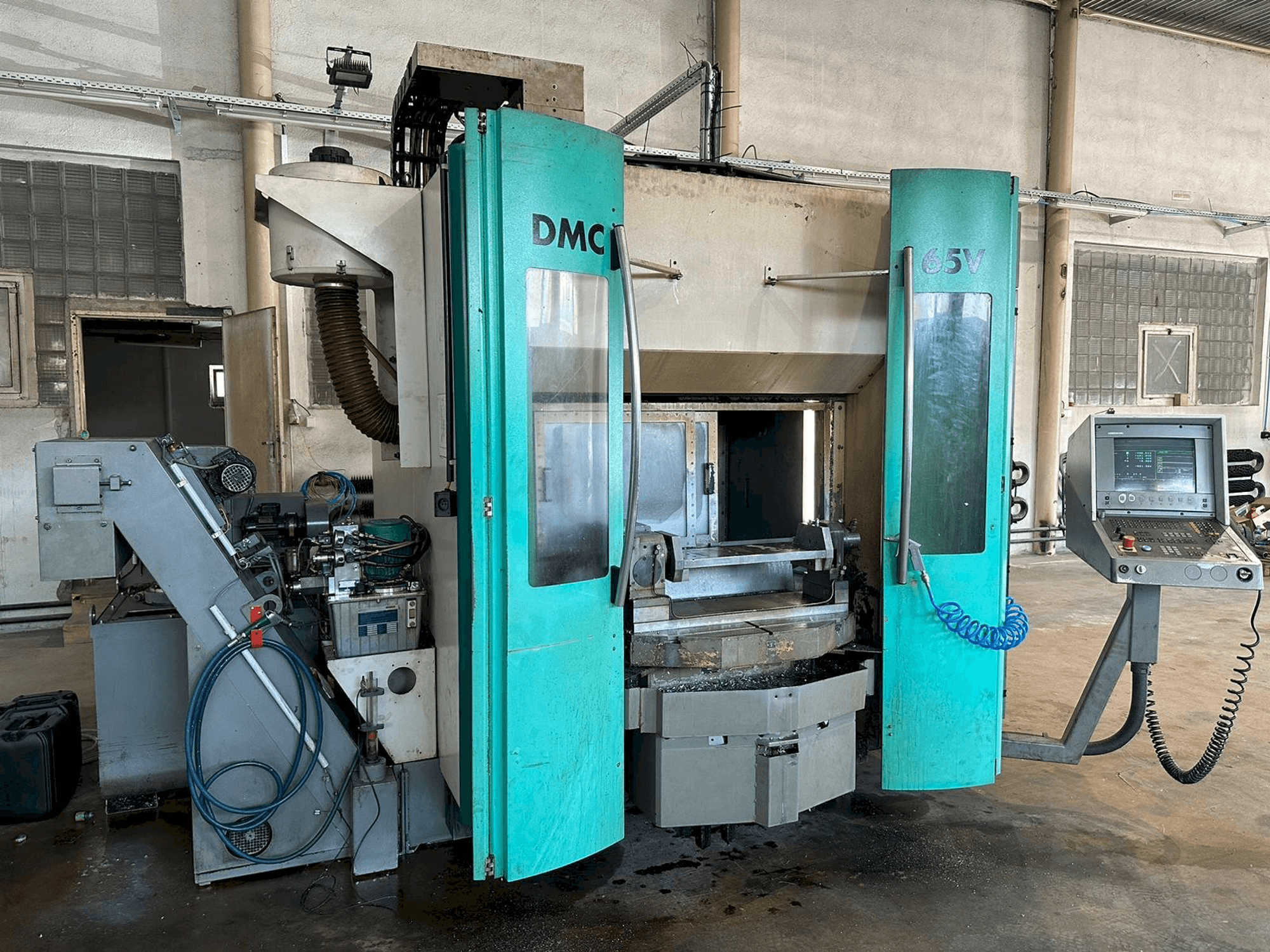 Вид станка DECKEL MAHO DMC 65V спереди