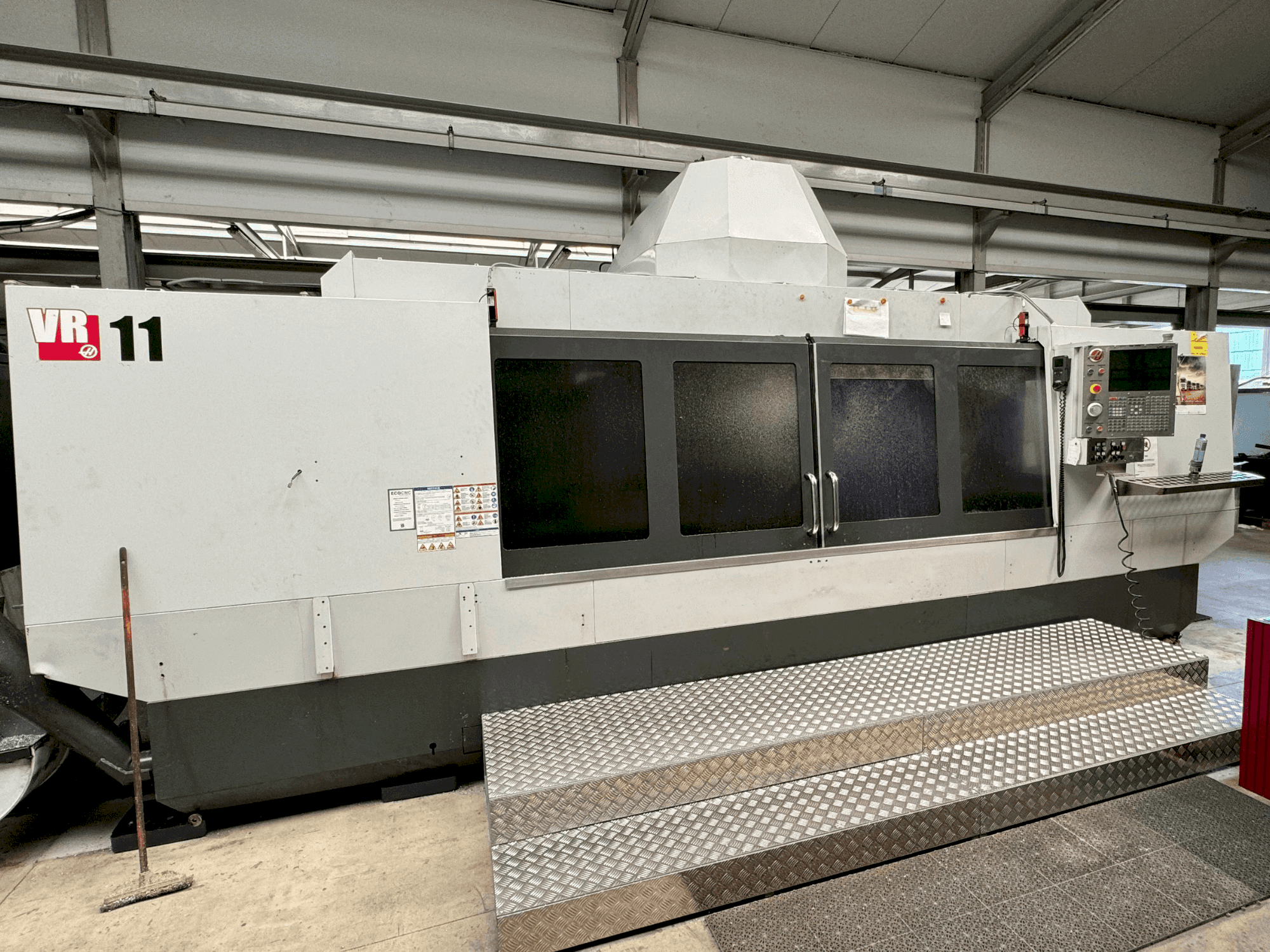 Вид станка HAAS VR-11 спереди