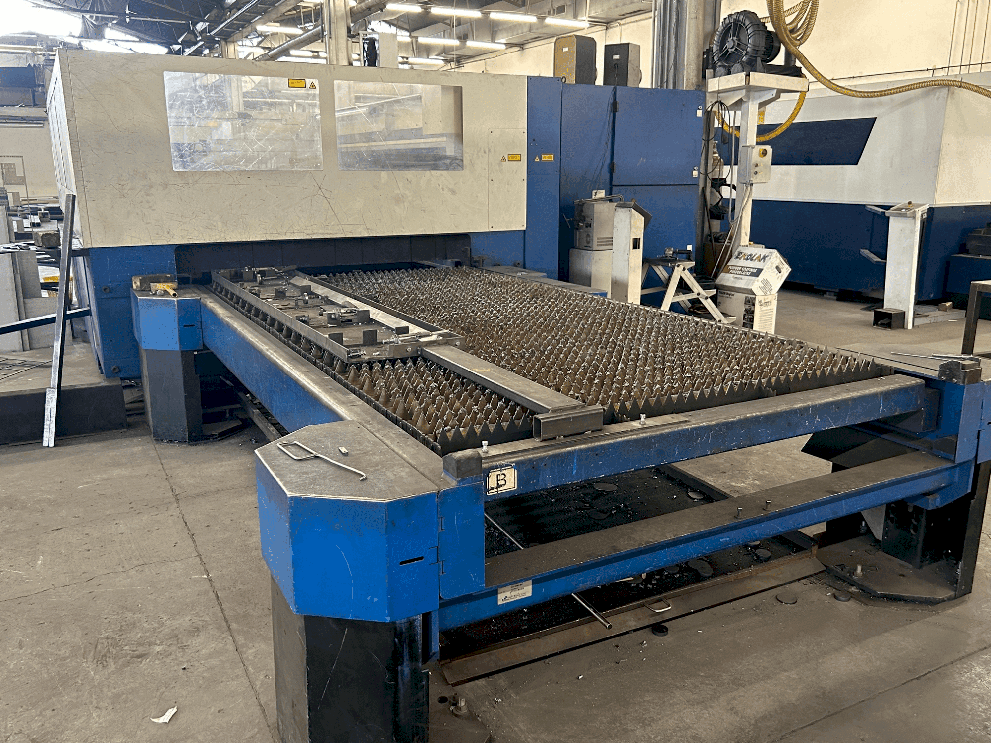 Вид станка TRUMPF trulaser 3030 (2007) спереди