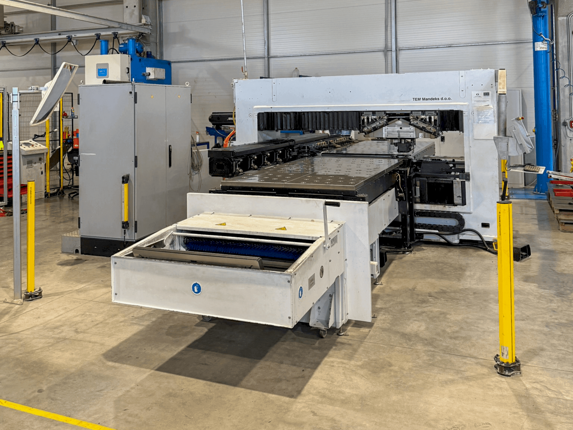 Вид станка TRUMPF TruPunch 1000 (S19) спереди