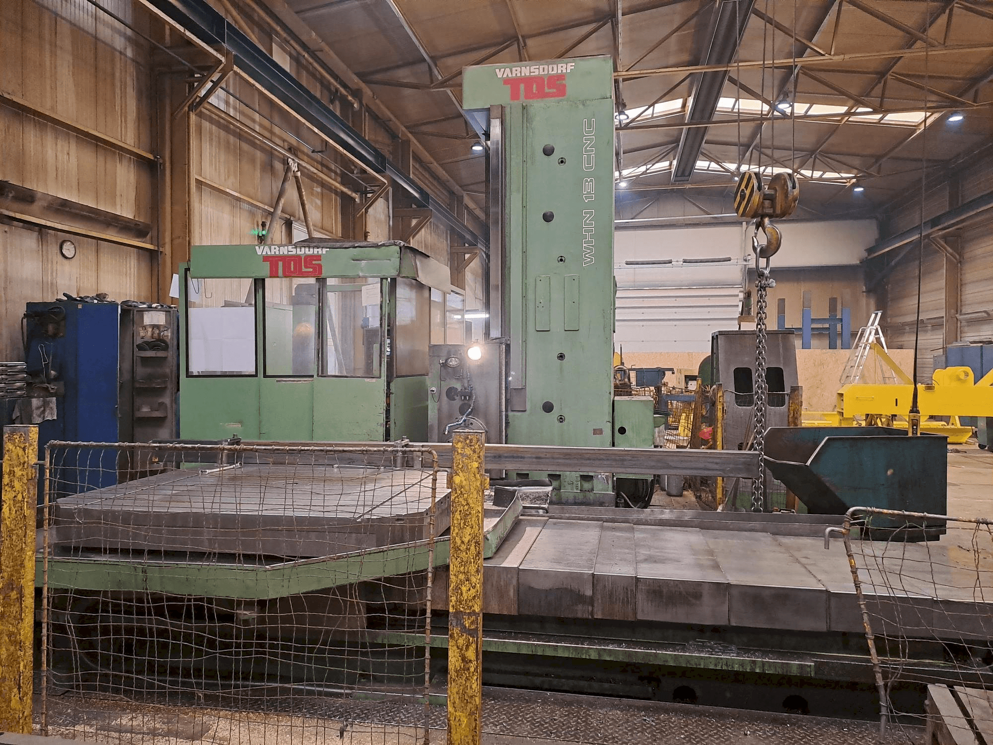 Вид станка TOS WHN 13 CNC спереди