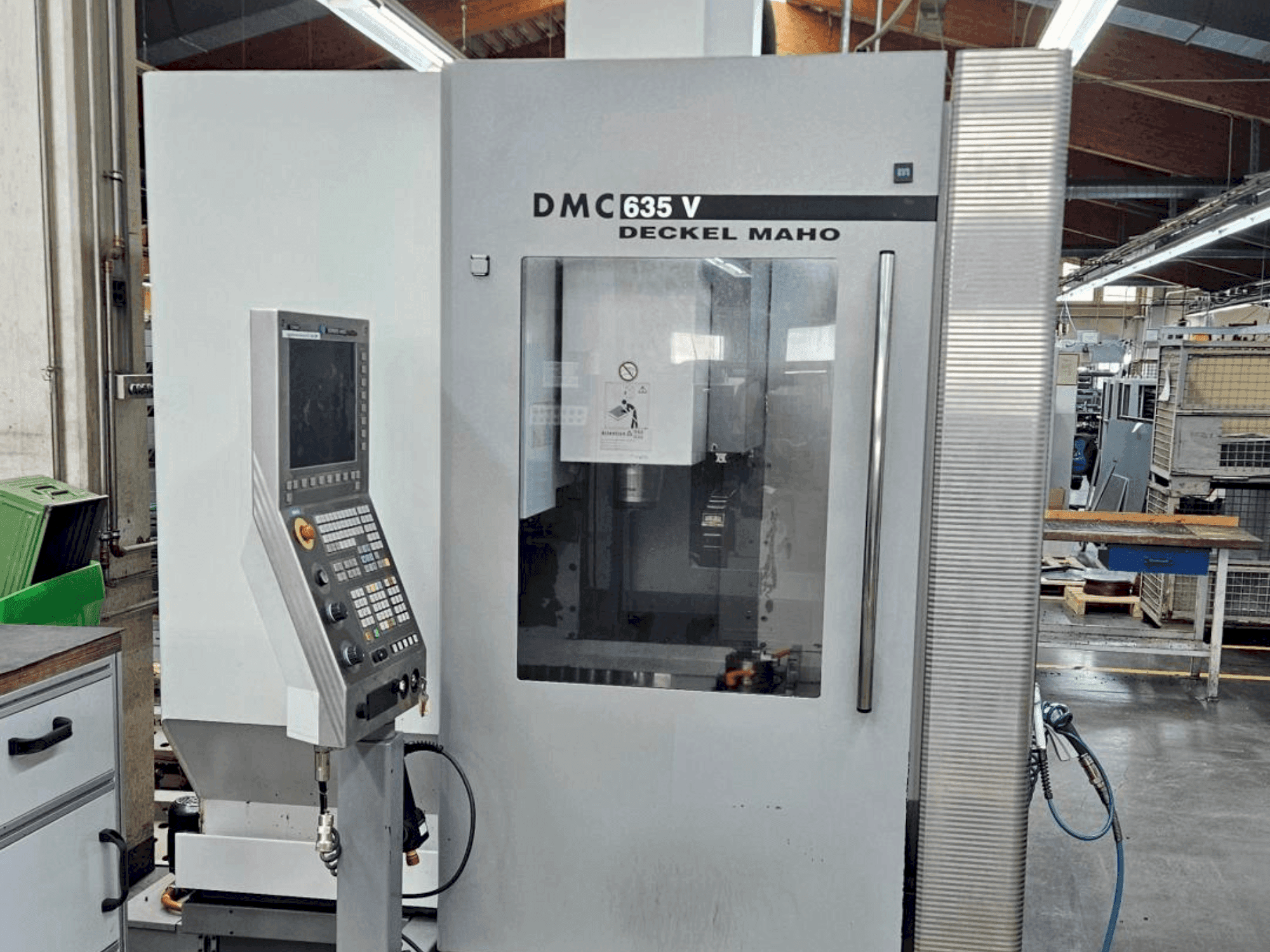 Вид станка DMG DECKEL MAHO DMC 635V спереди