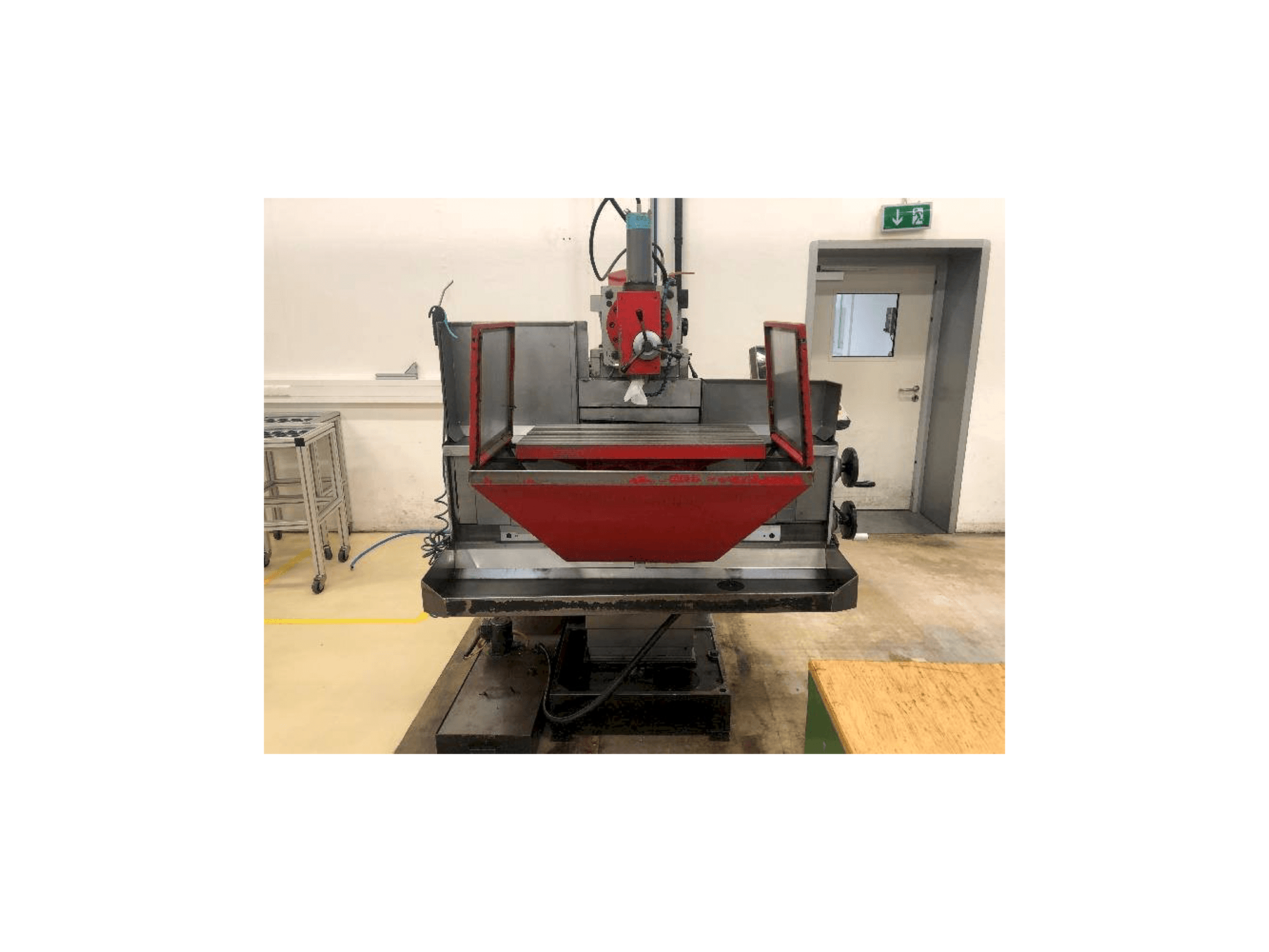 Вид станка EMCO FB5 спереди