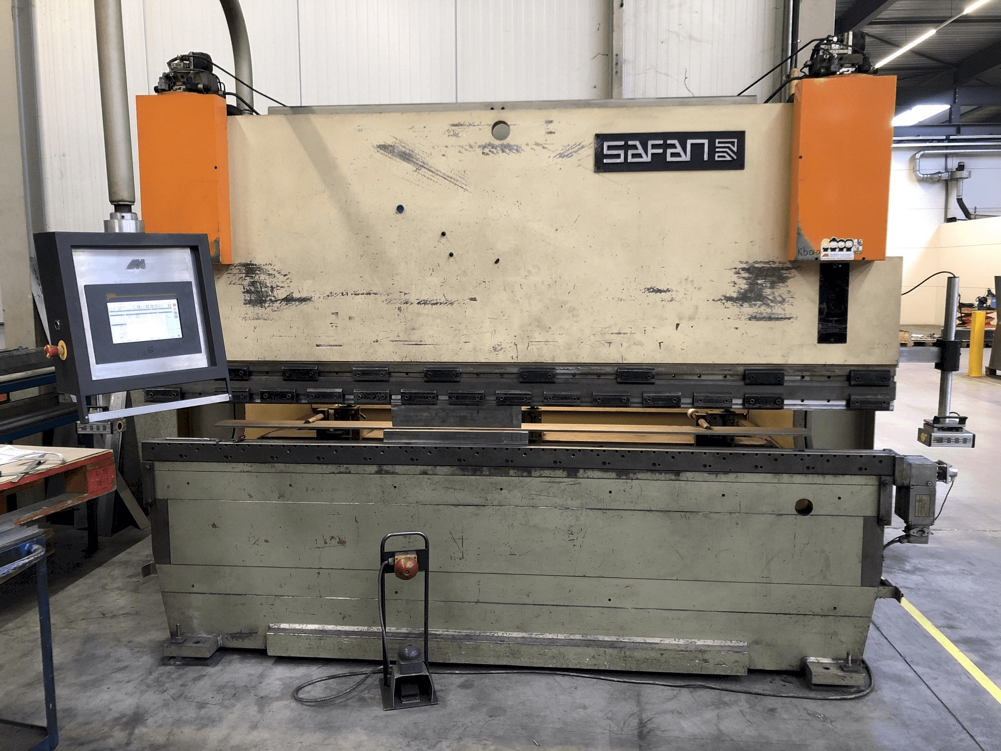 Front view of Safan CNCL 110T machine