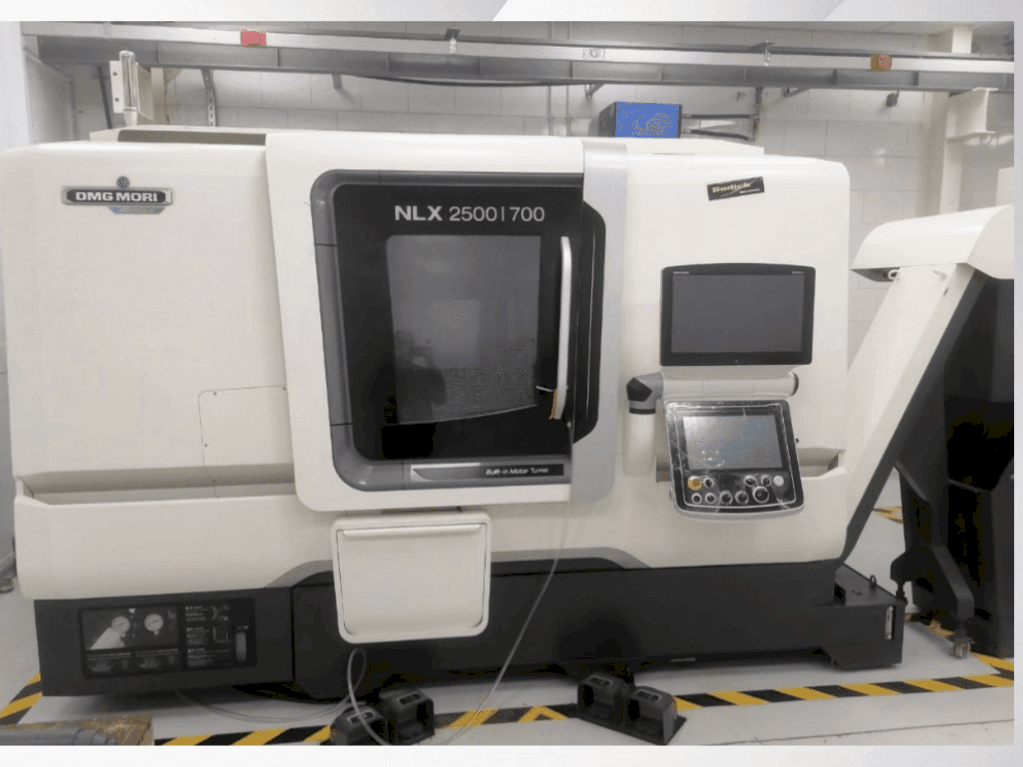 Вид станка DMG MORI NLX 2500/700 спереди