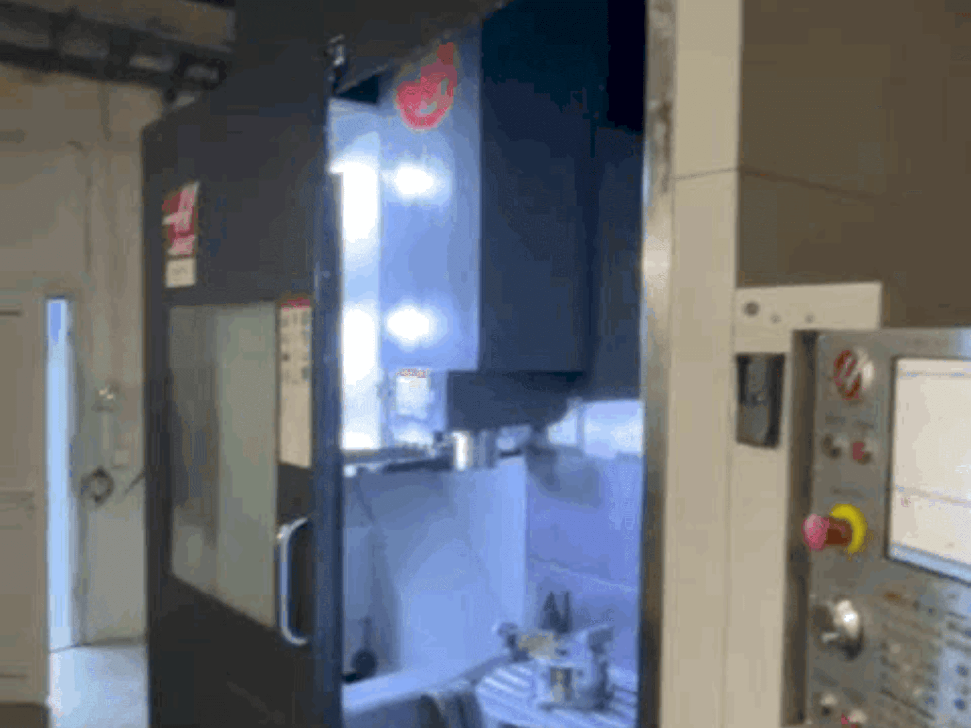 Вид станка HAAS UMC-750 спереди