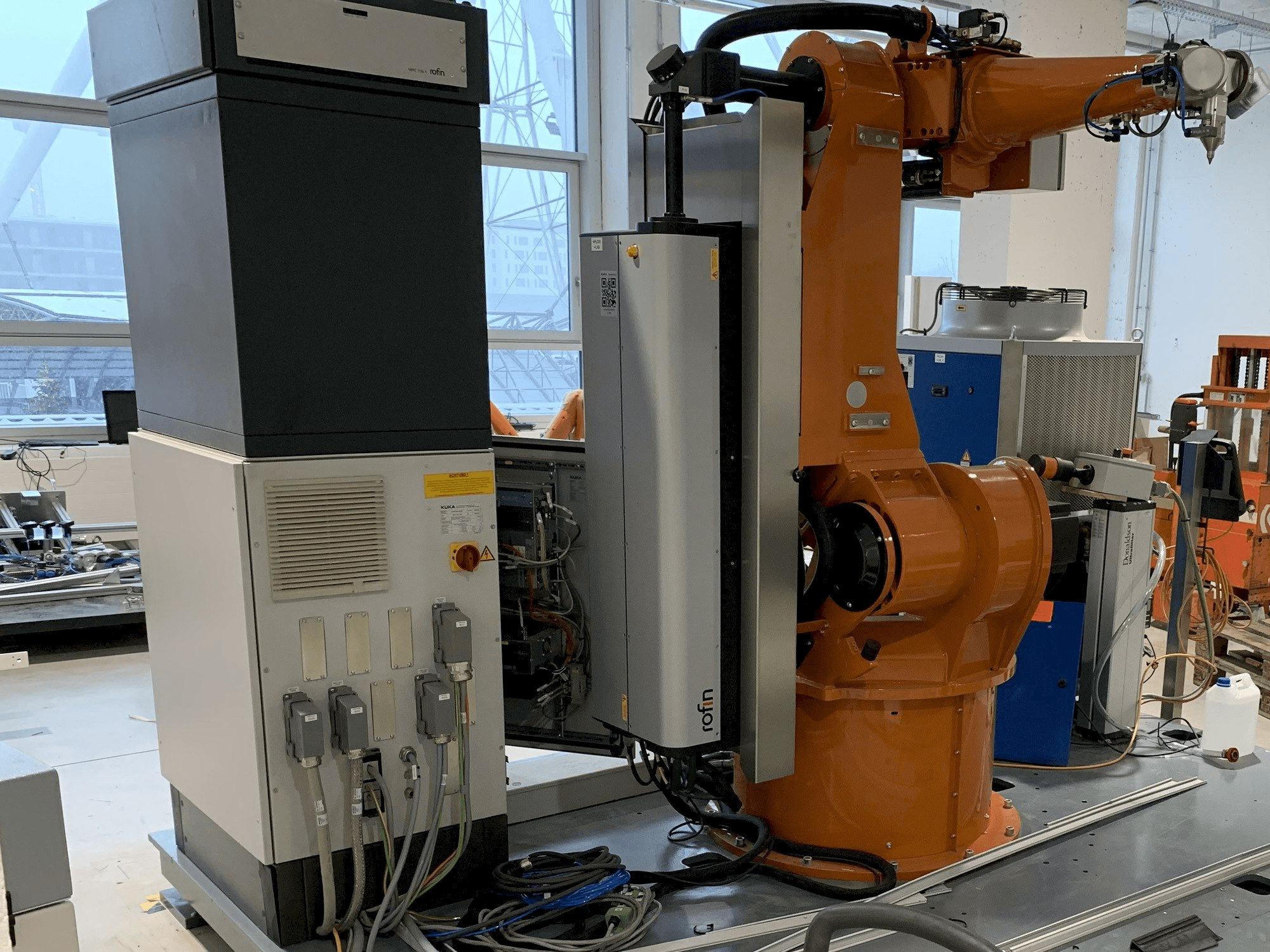 Front view of Reis Robotics Laserroboter RV6L machine