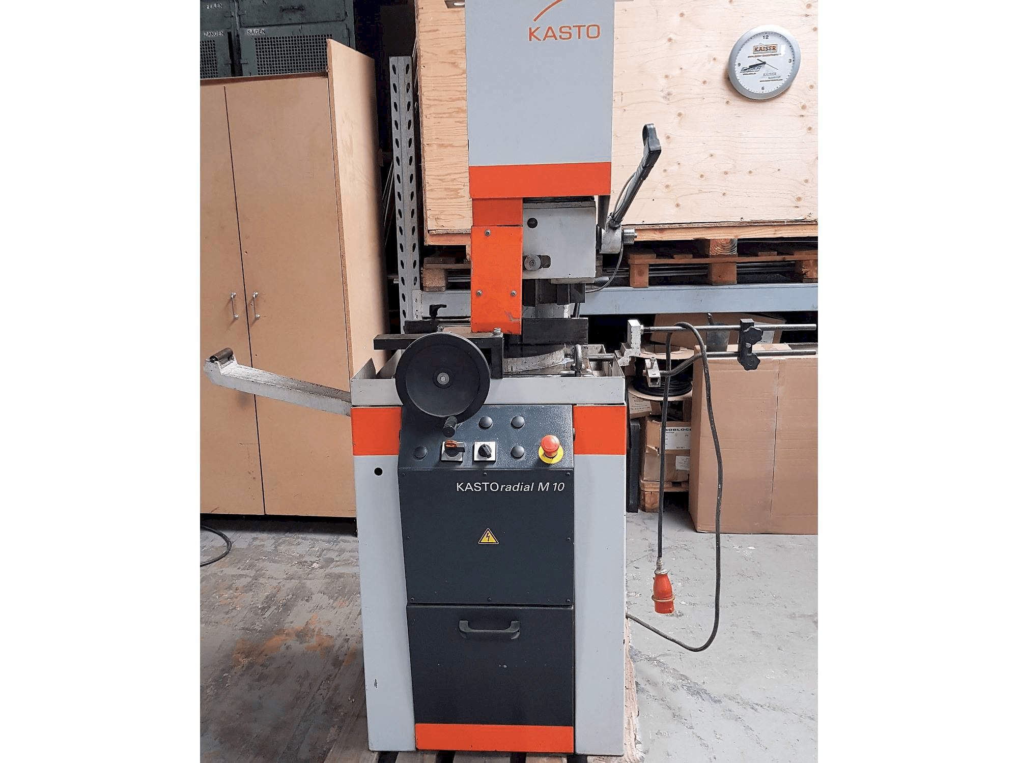 Вид станка KASTO Radial M 10 спереди