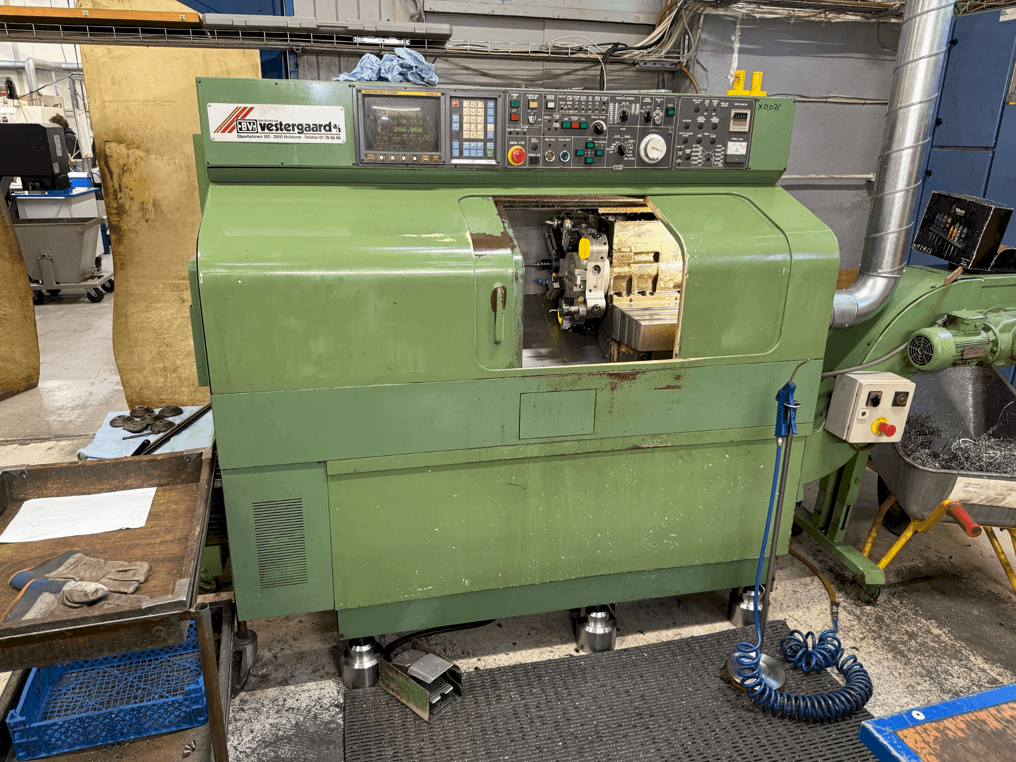 Вид станка NAKAMURA TMC-15 спереди