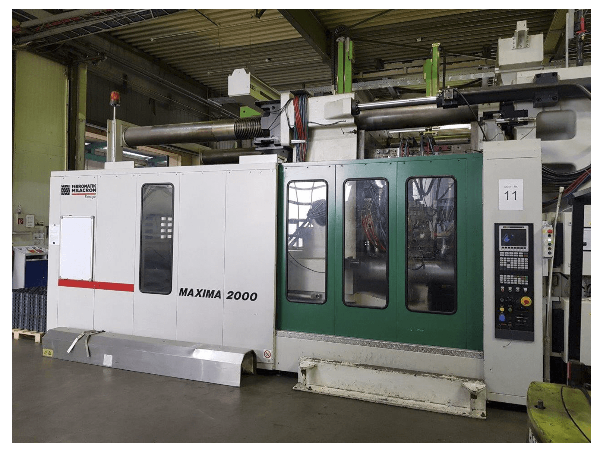 Right view 1 of FERROMATIK MILACRON MM 2000 machine