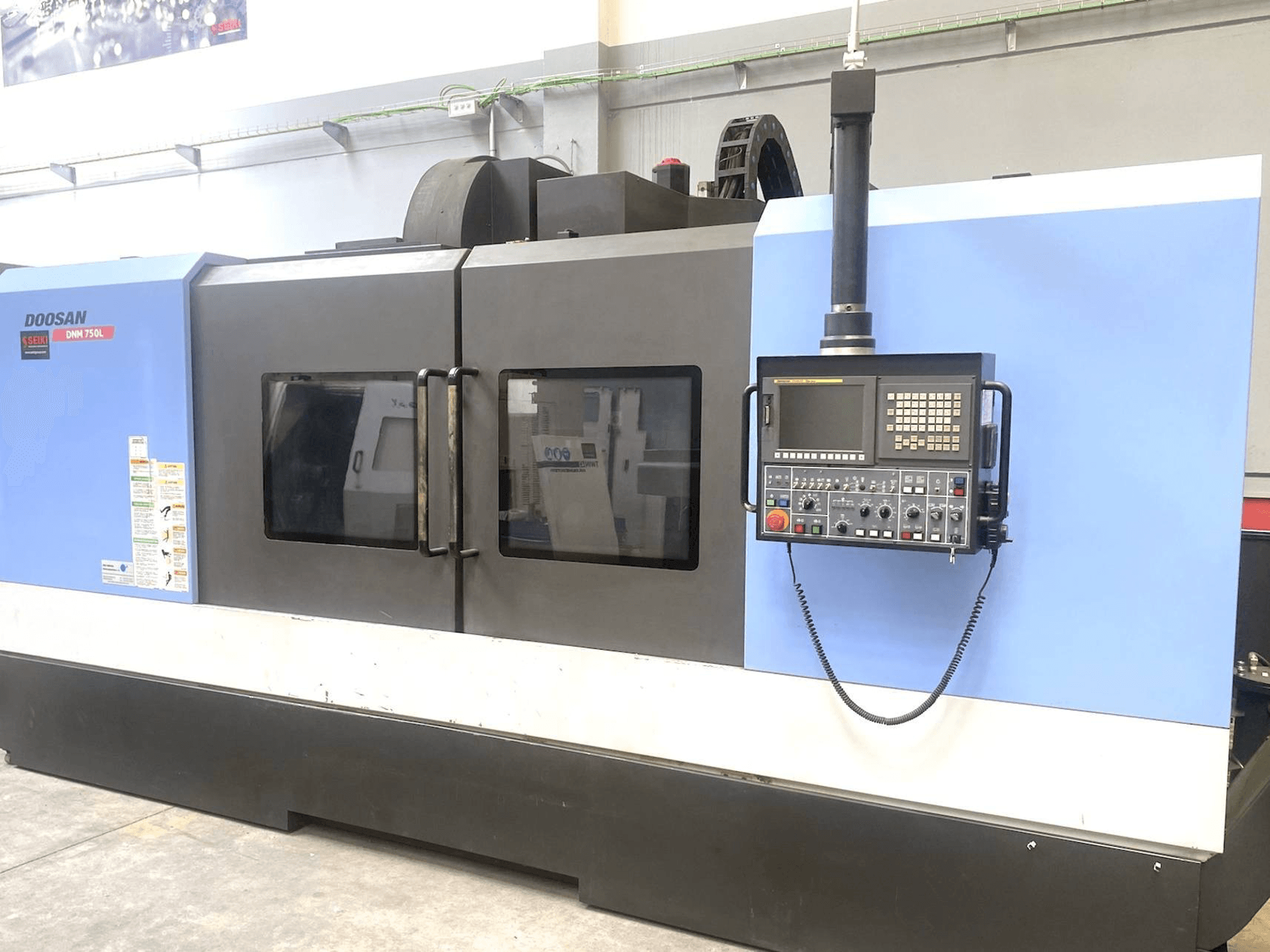 Вид станка Doosan DNM 750L спереди