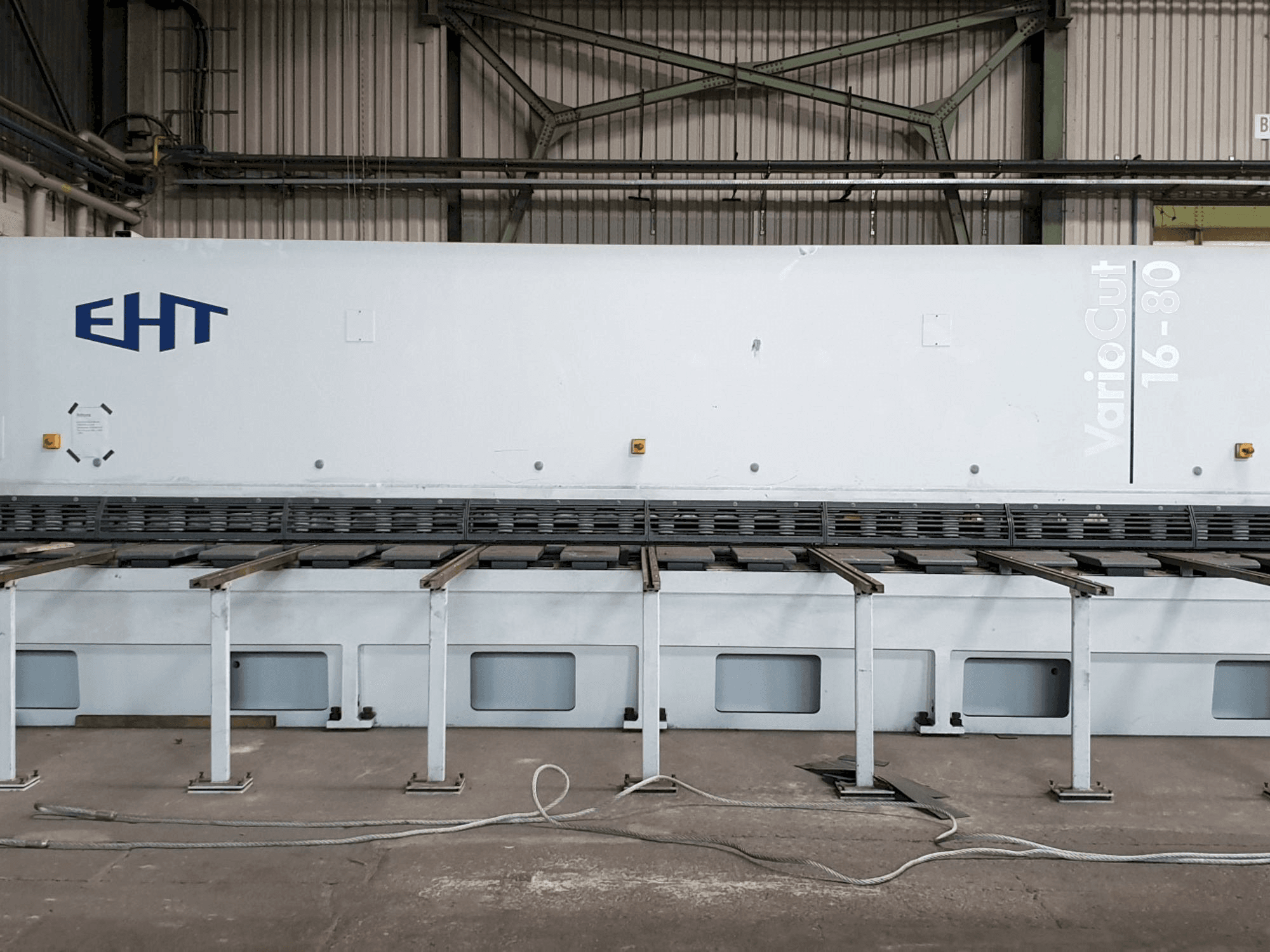 Вид станка EHT VarioCut 16-80 спереди