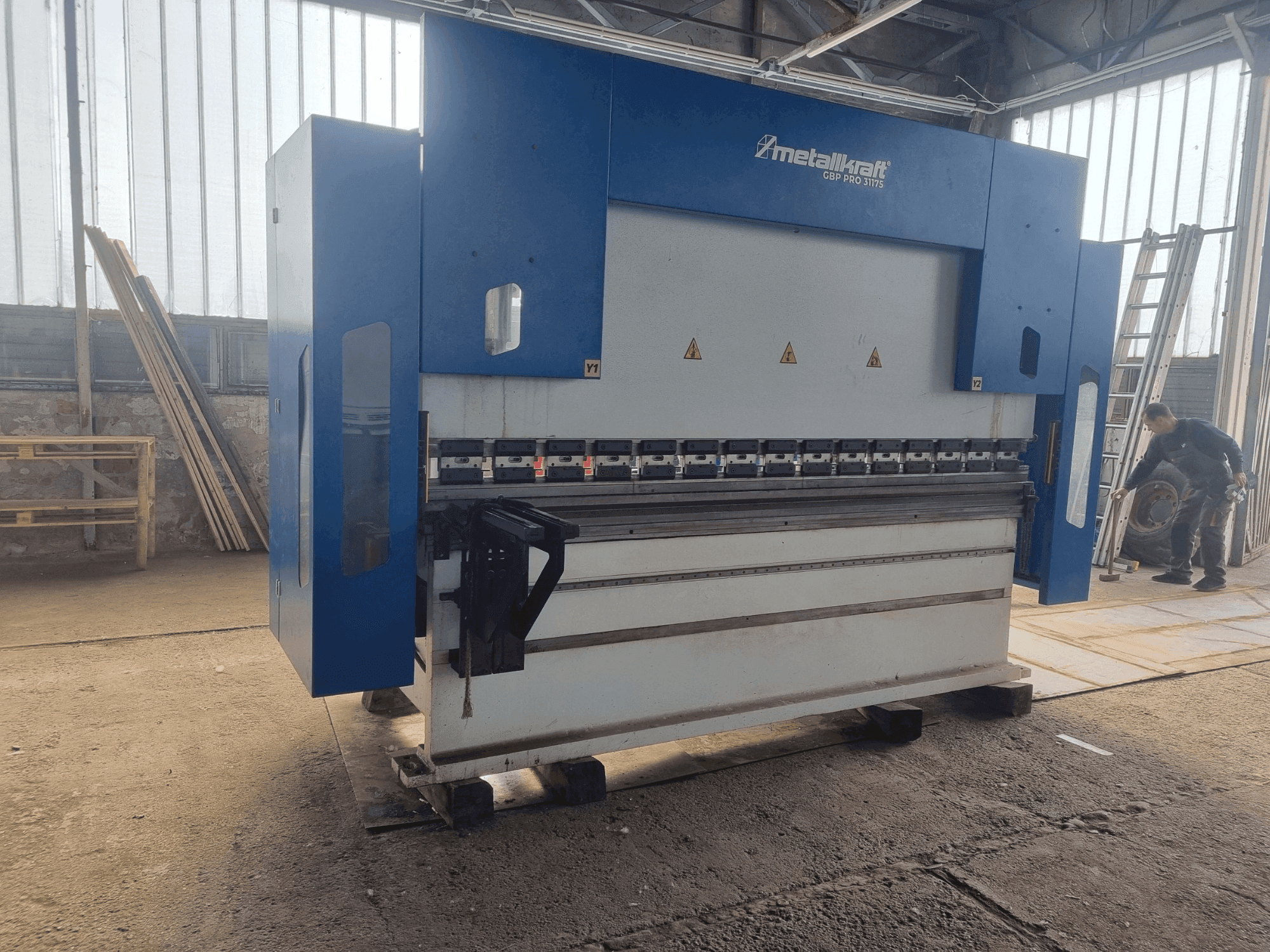 Вид станка Metallkraft GBP 31175 спереди