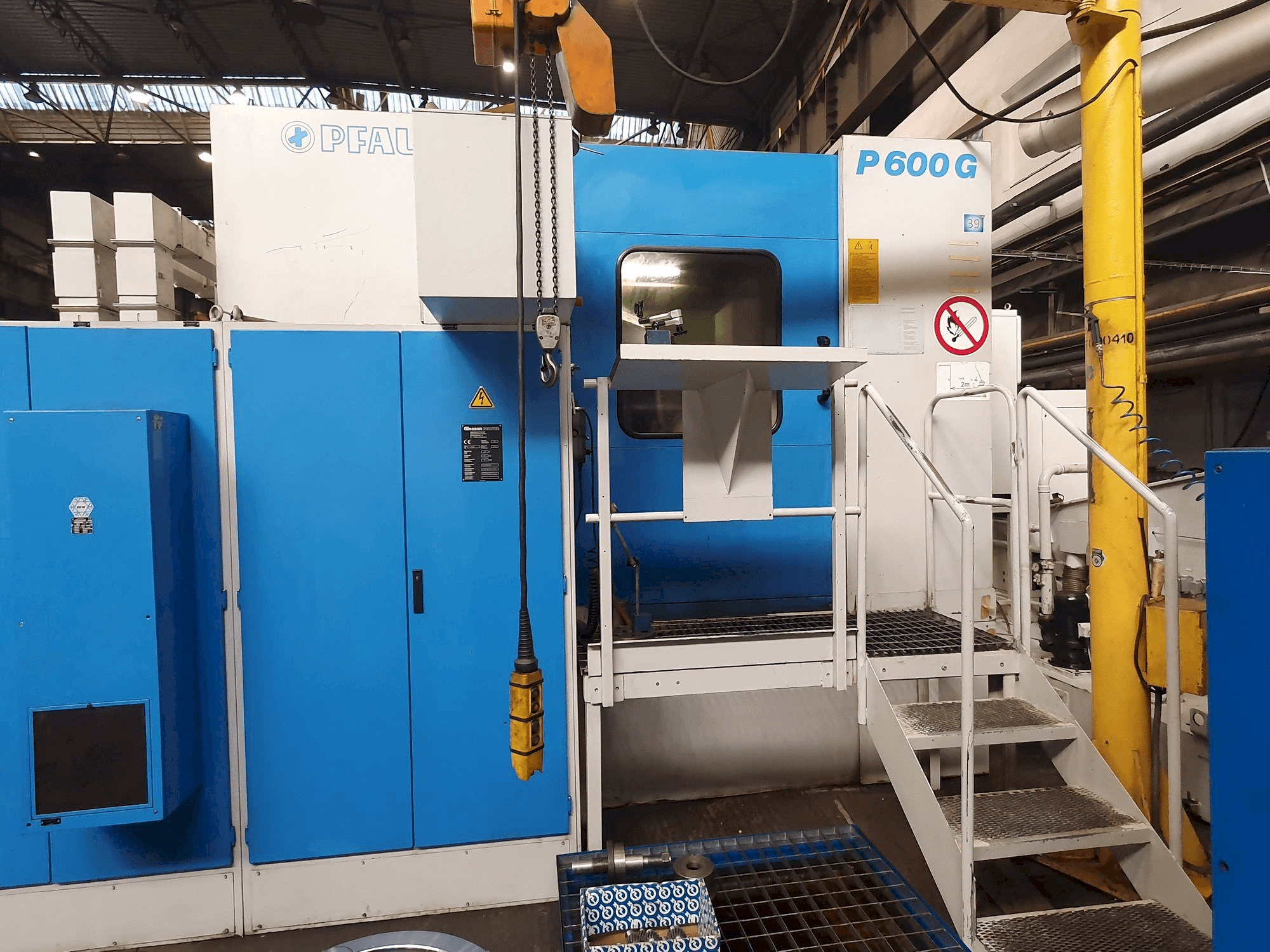Вид станка Gleason PFAUTER P 600G спереди