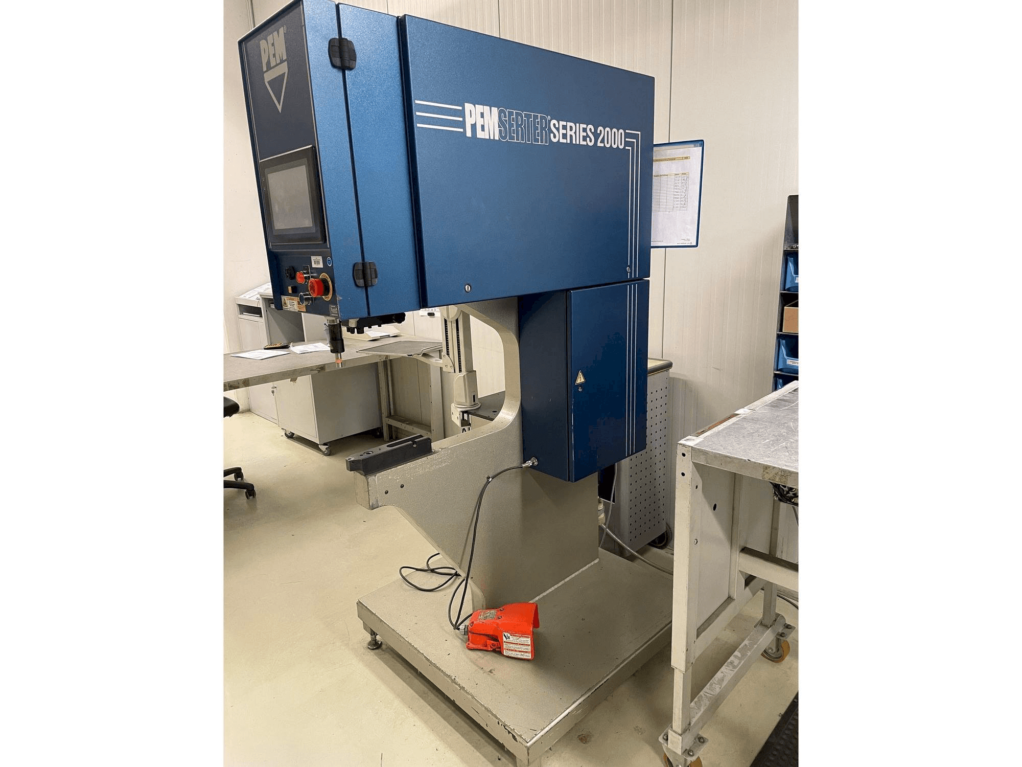 Вид станка PEM-SERTER Series 2000A спереди