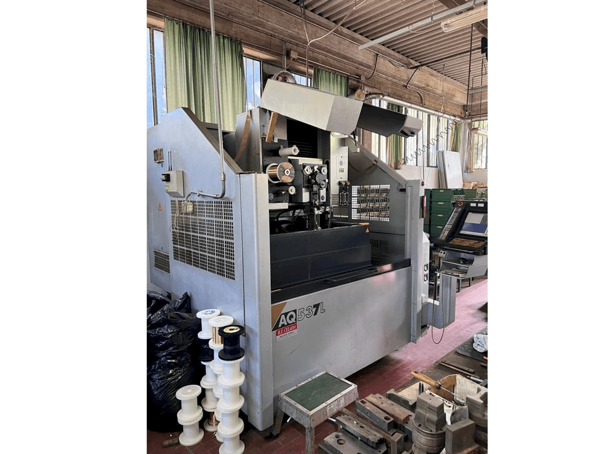 Вид станка Sodick AQ537L спереди