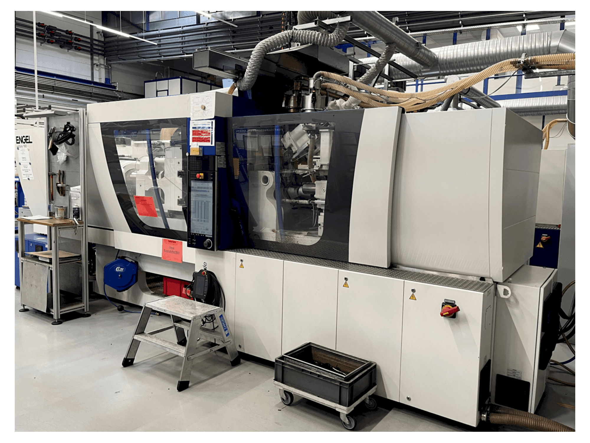 Вид станка Engel Victory 200H 60W 180 спереди