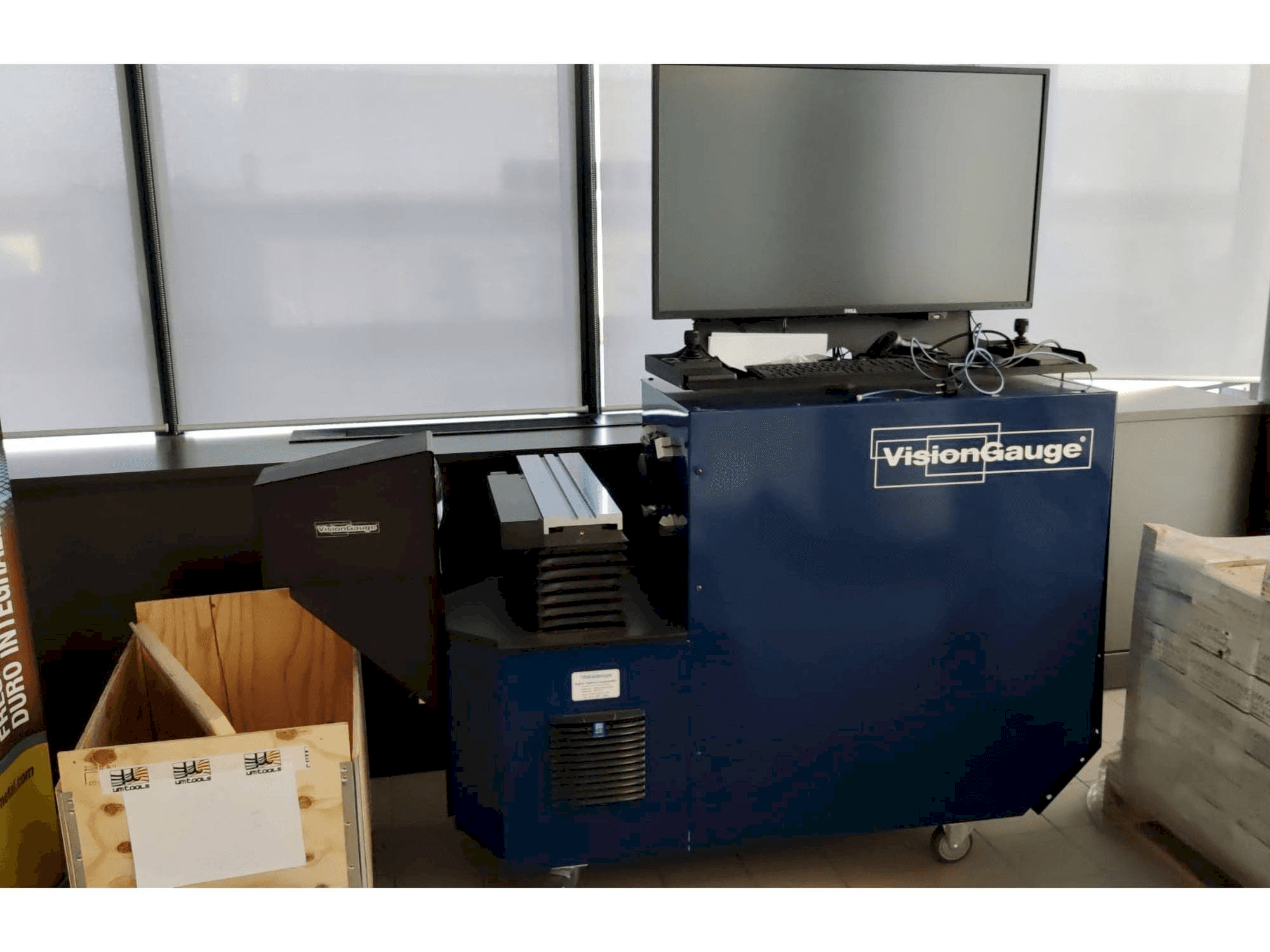 Вид станка Vision Gauge 500 series спереди