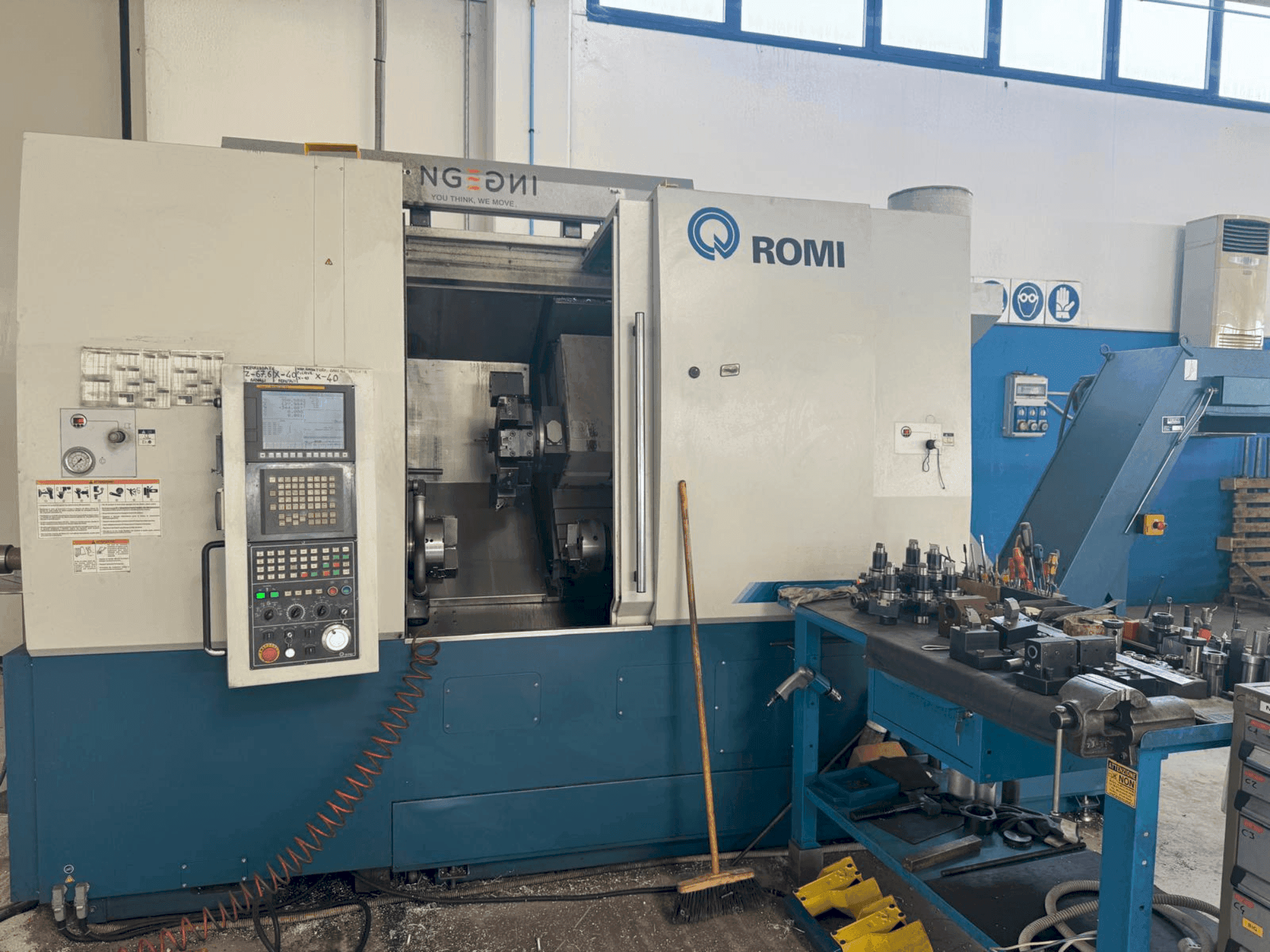 Вид станка Romi GL 350B спереди