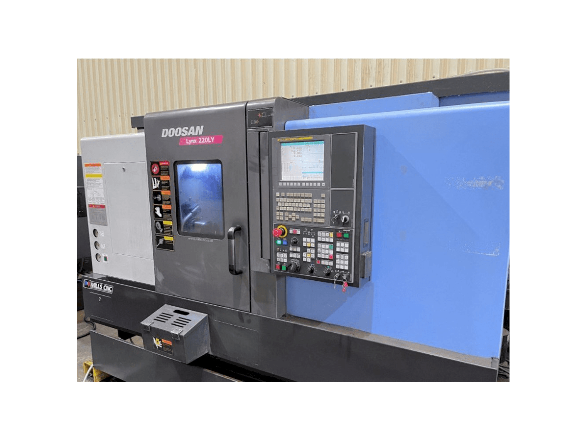 Вид станка Doosan Lynx 220LYC спереди