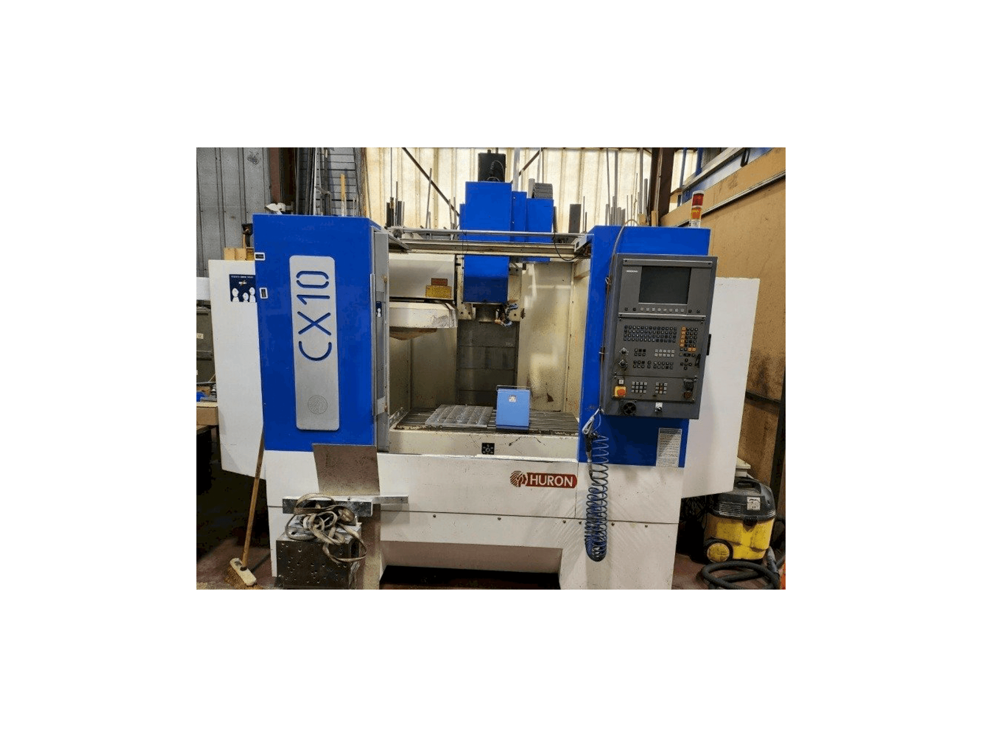 Вид станка Huron CX10 спереди