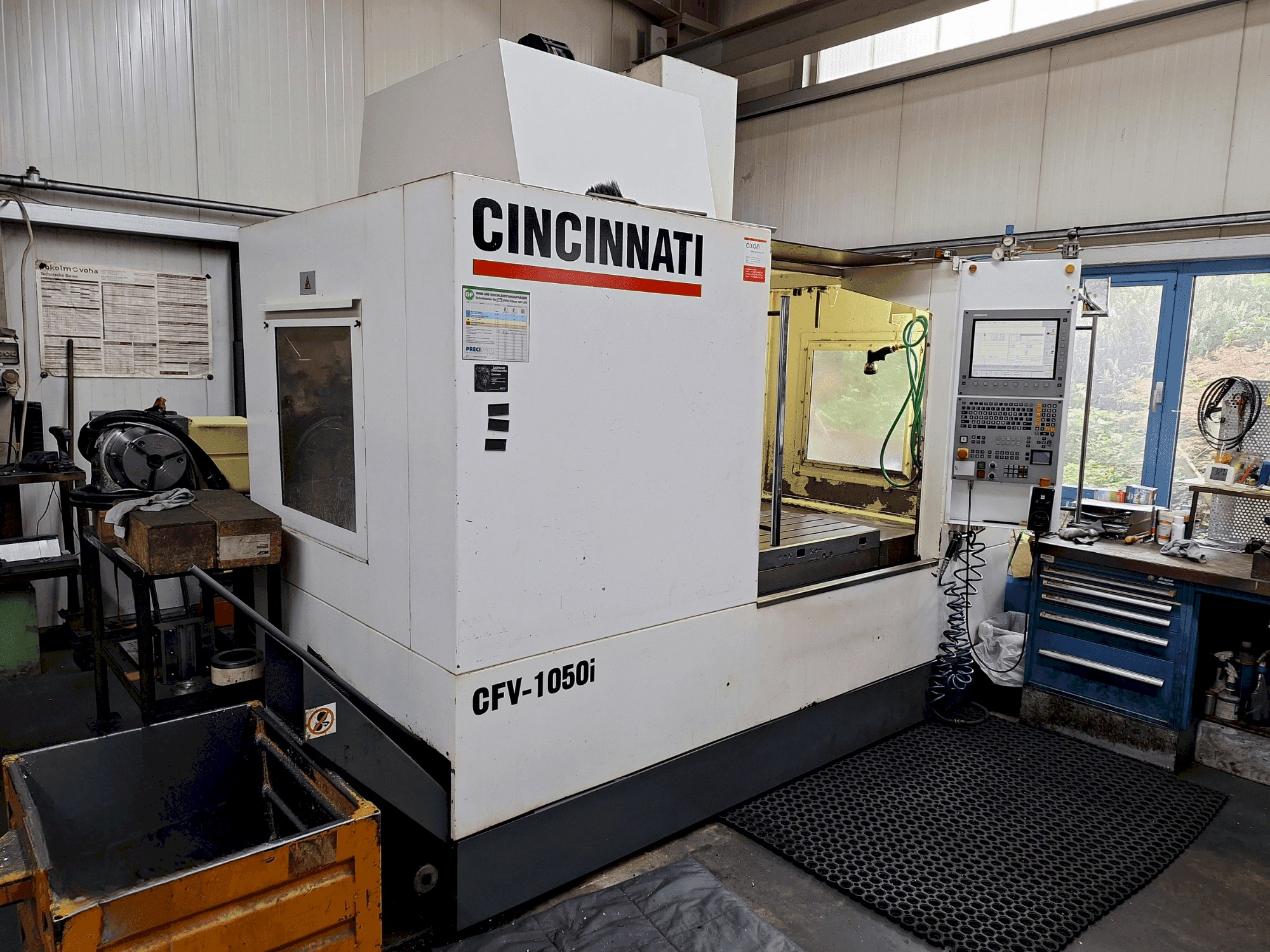 Вид станка Cincinnati CFV-1050i спереди