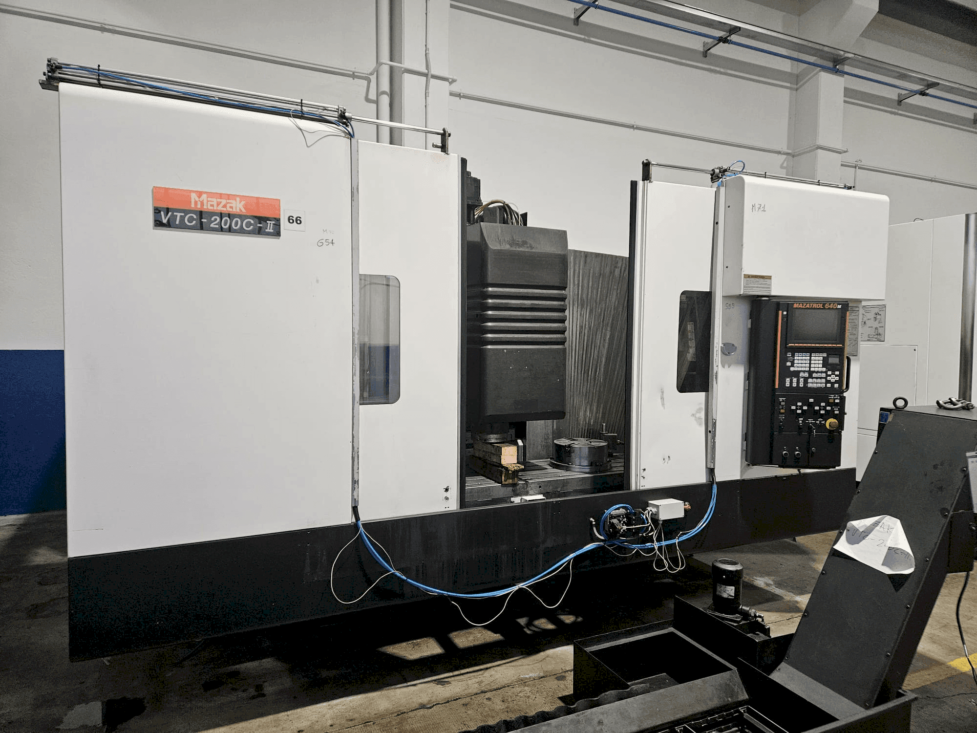 Вид станка Mazak VTC 200 C II спереди