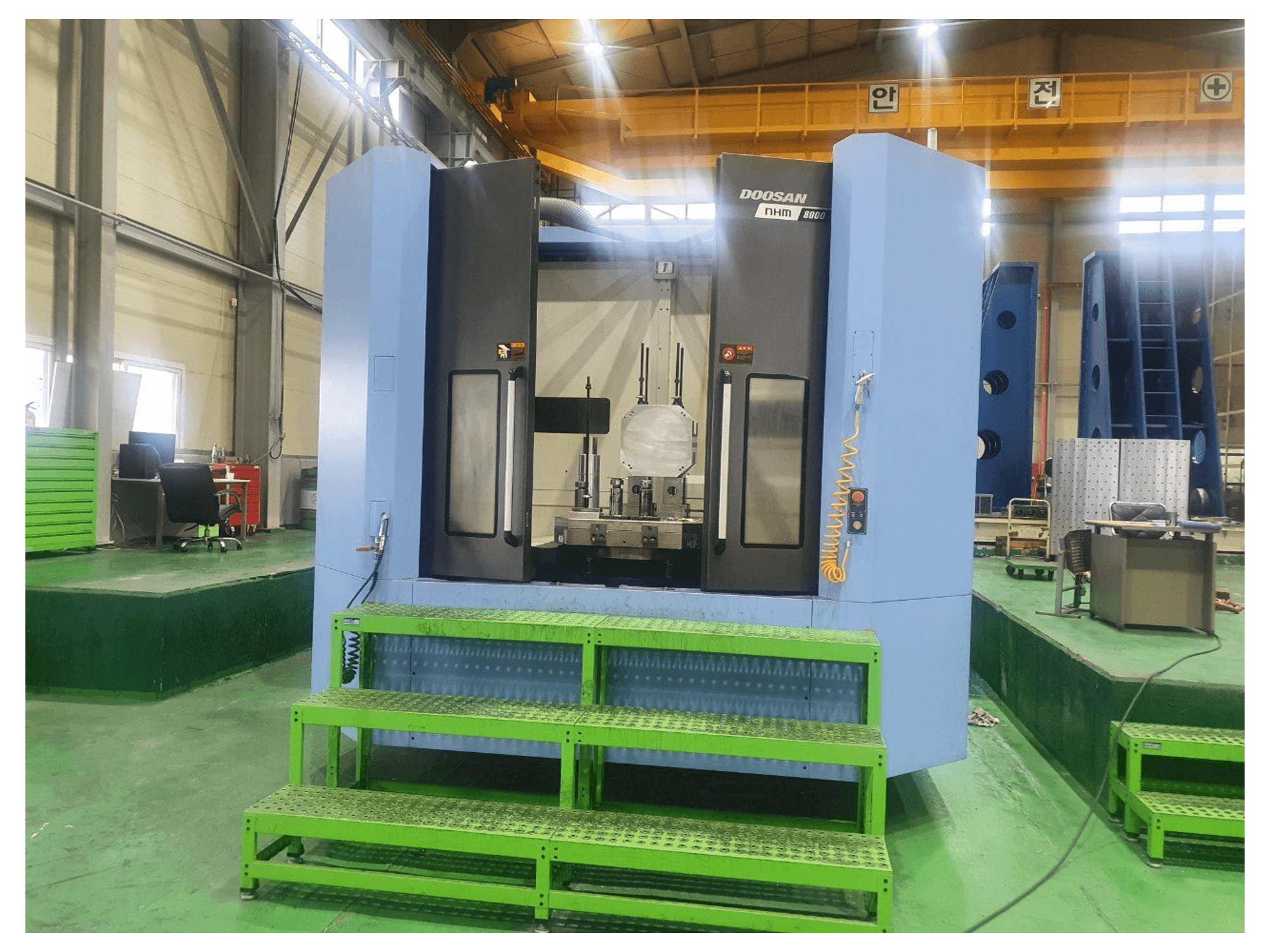 Вид станка Doosan NHM8000 спереди