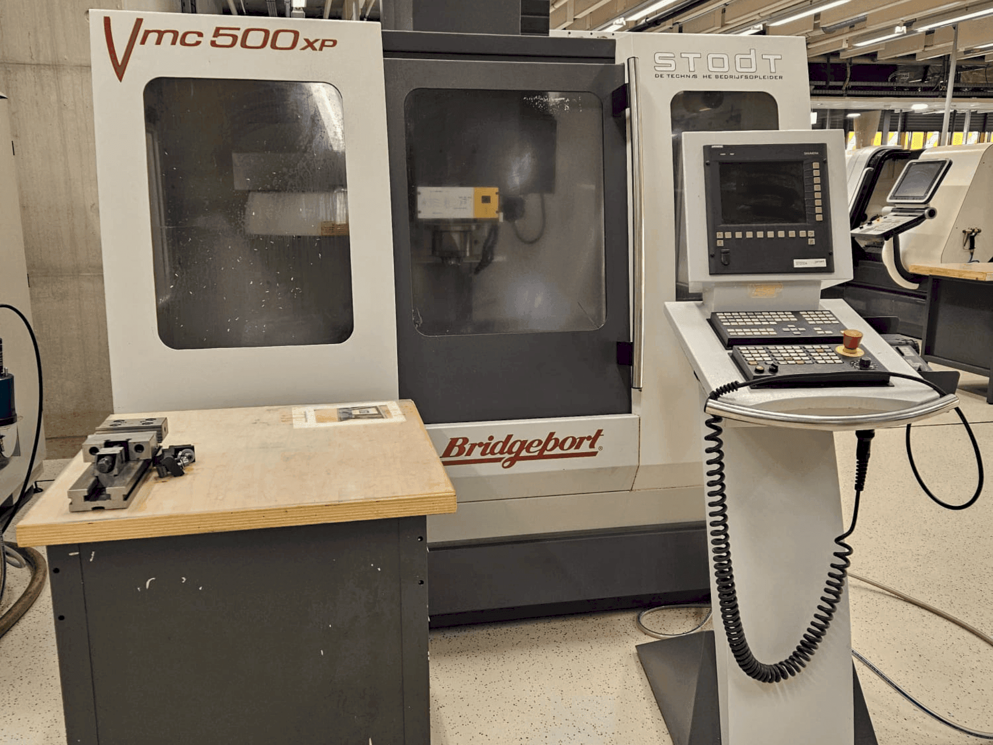 Вид станка Bridgeport VMC 500XP спереди