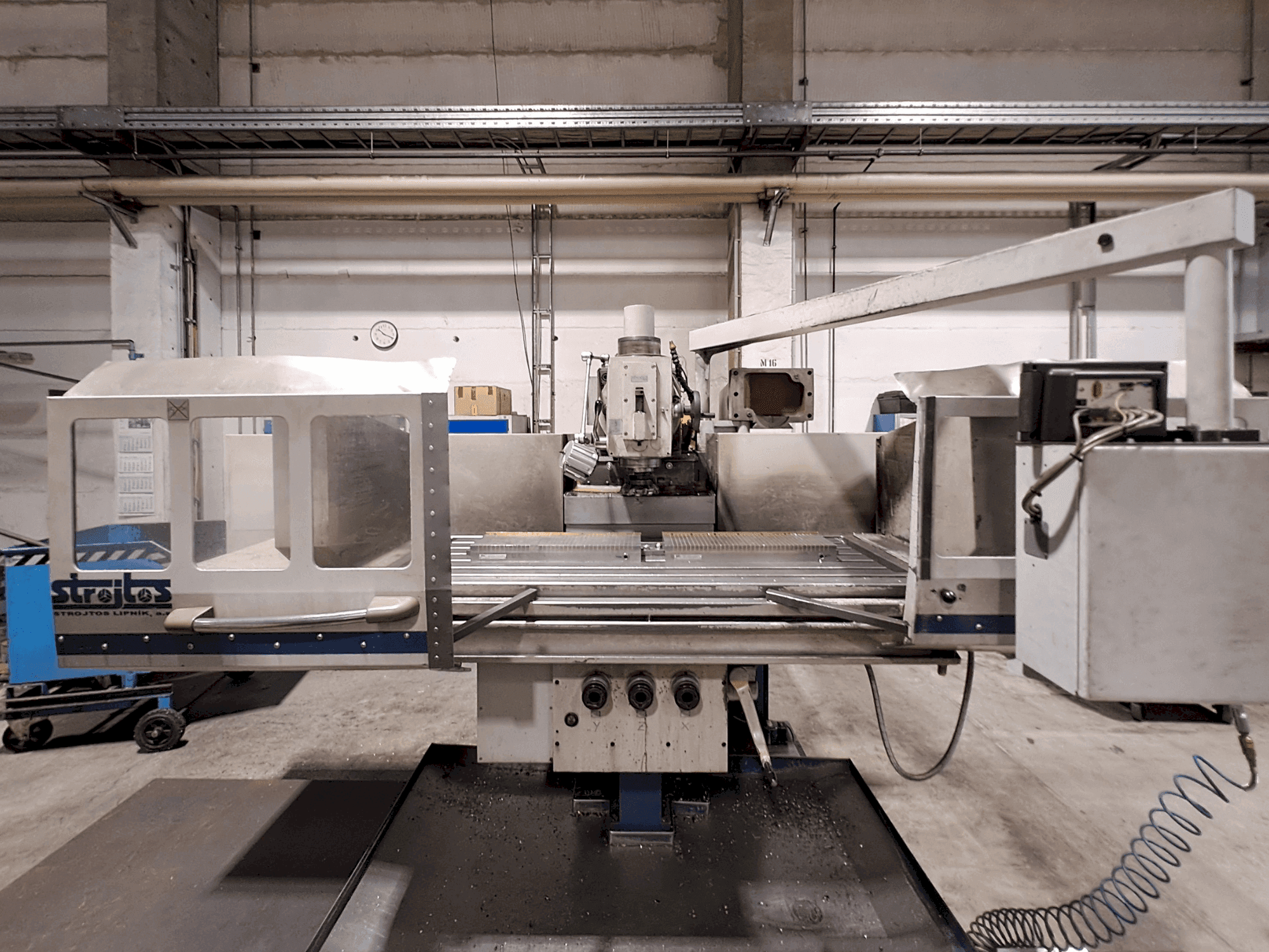 Вид станка TOS FGS63T Plus спереди